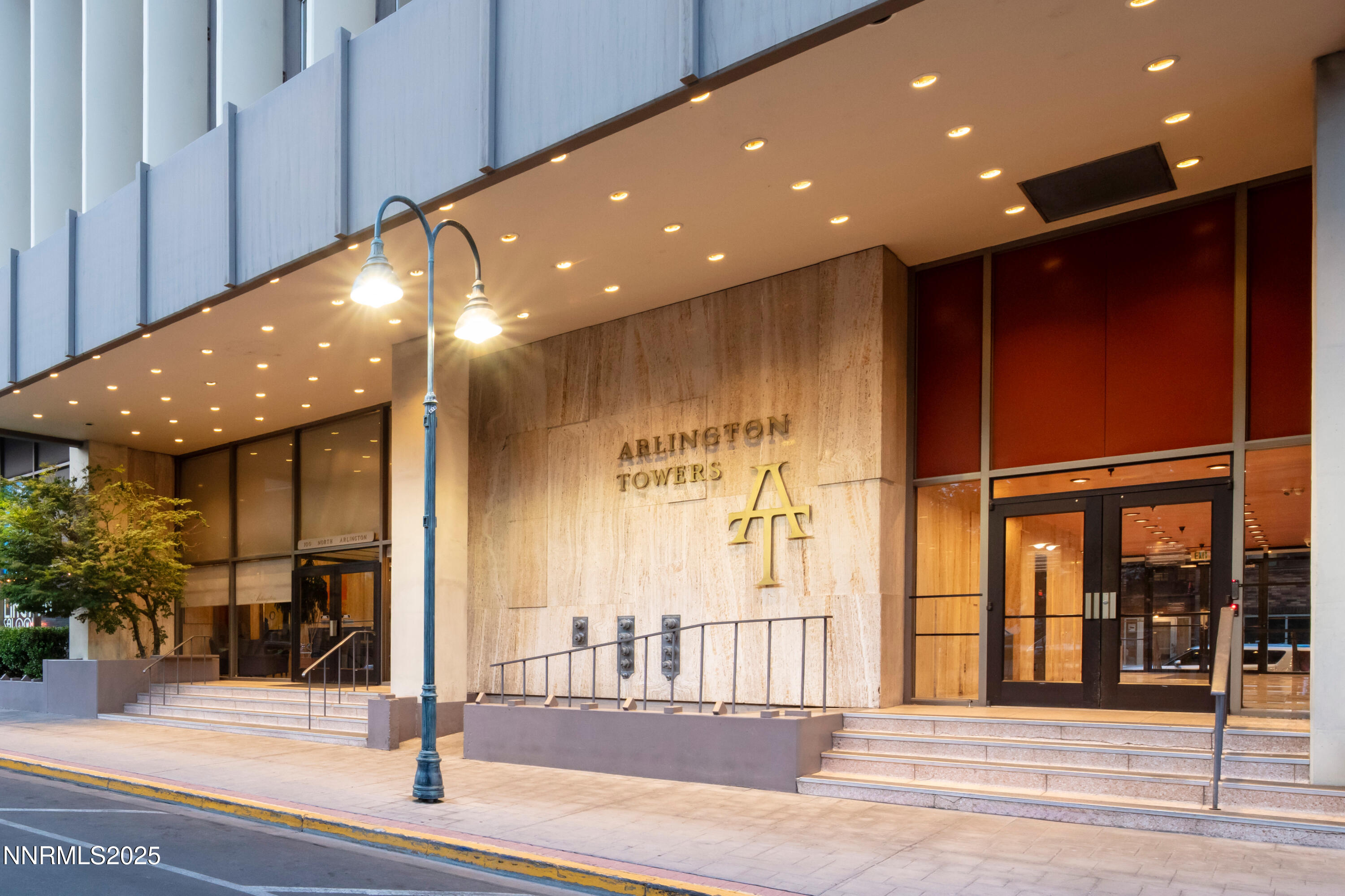 ArlingtonTowersEntrance5493