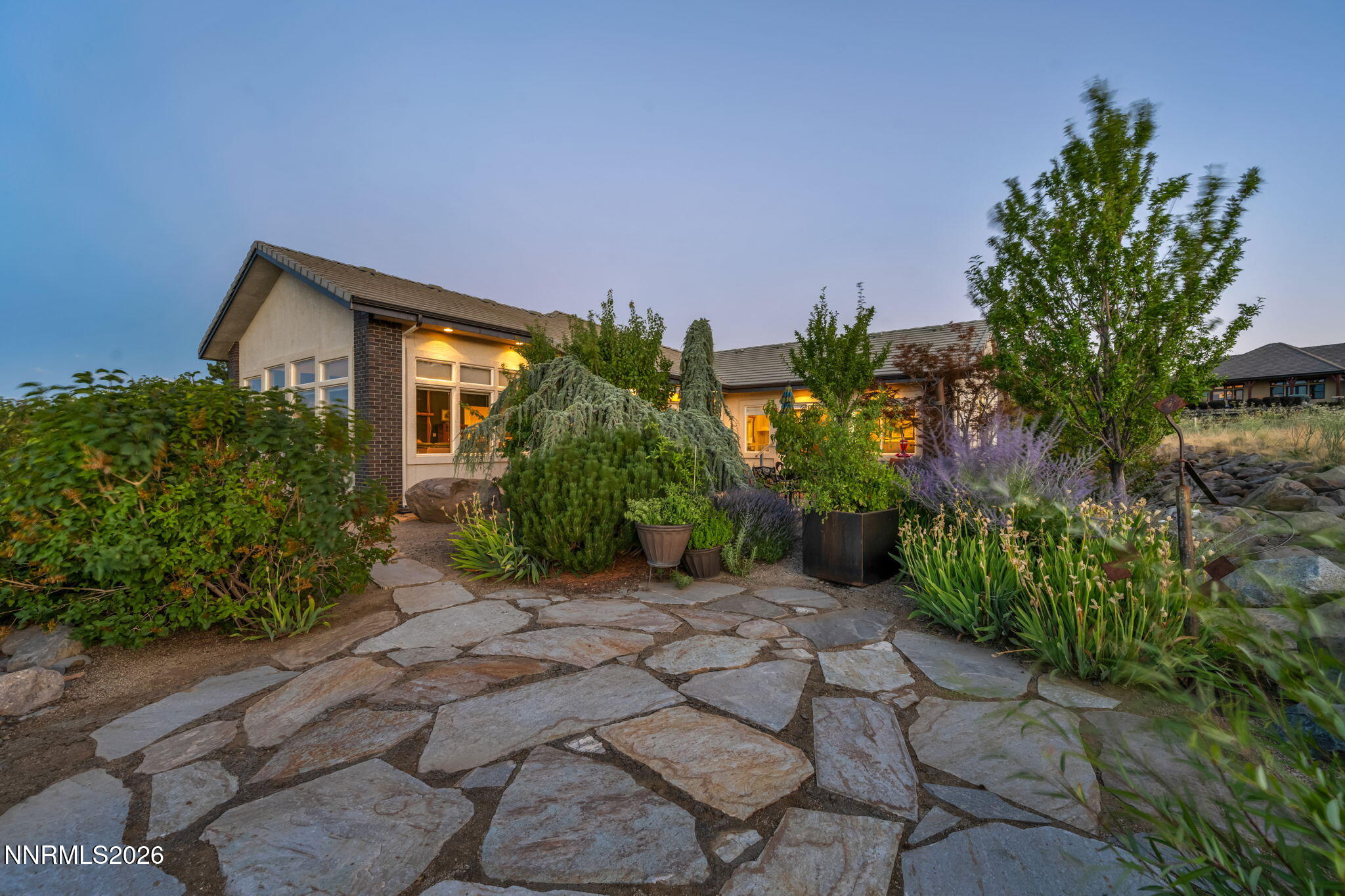 10-web-or-mls-14255-black-eagle-ct