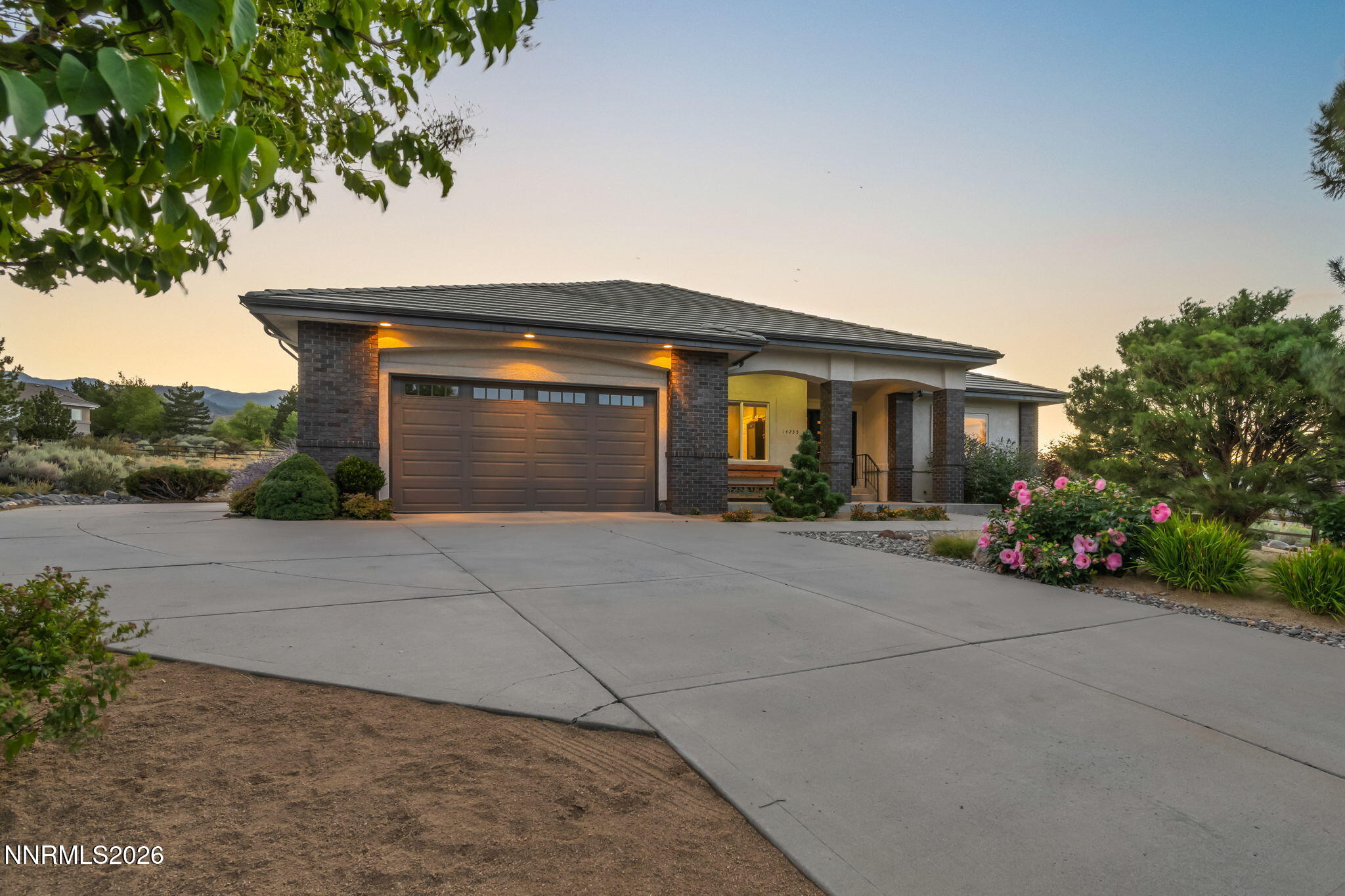 2-web-or-mls-14255-black-eagle-ct