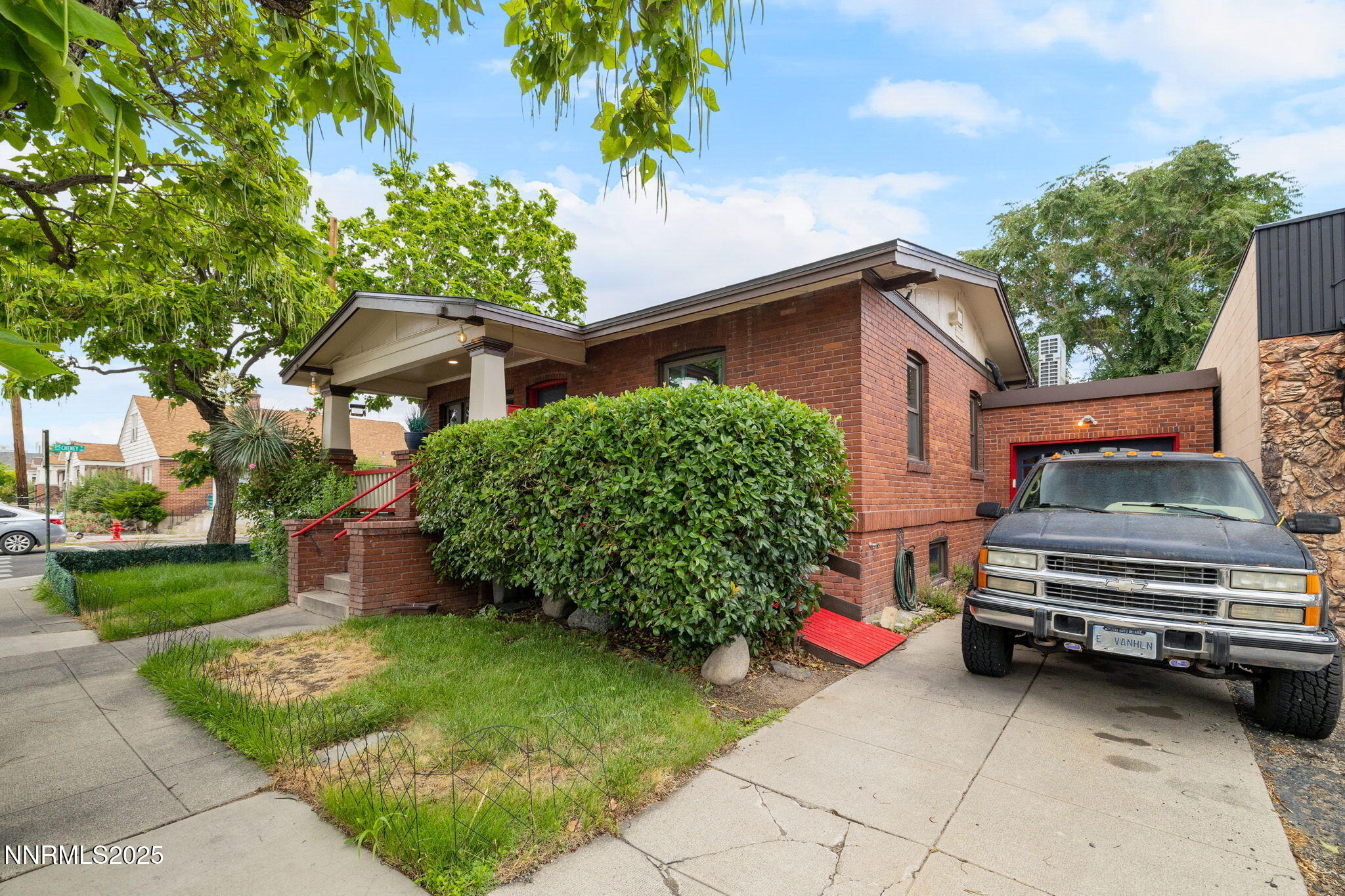 24-web-or-mls-800 S Center-17