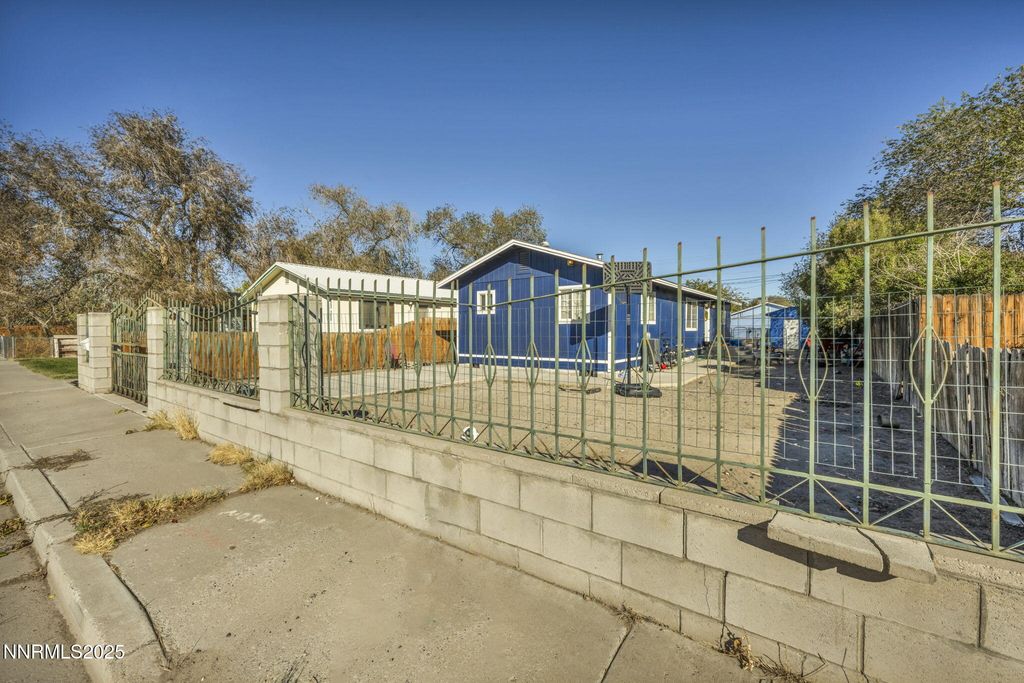 Photo of 687 Douglas Street, Fallon, NV 89406 (MLS # 250059168)