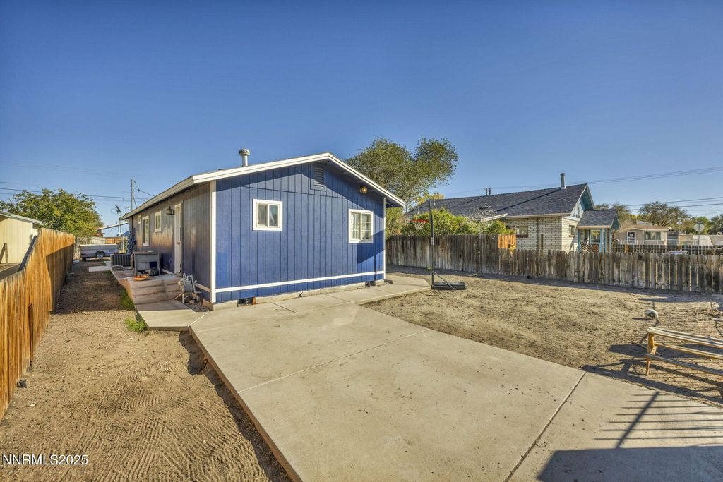 Photo of 687 Douglas Street, Fallon, NV 89406 (MLS # 250059168)