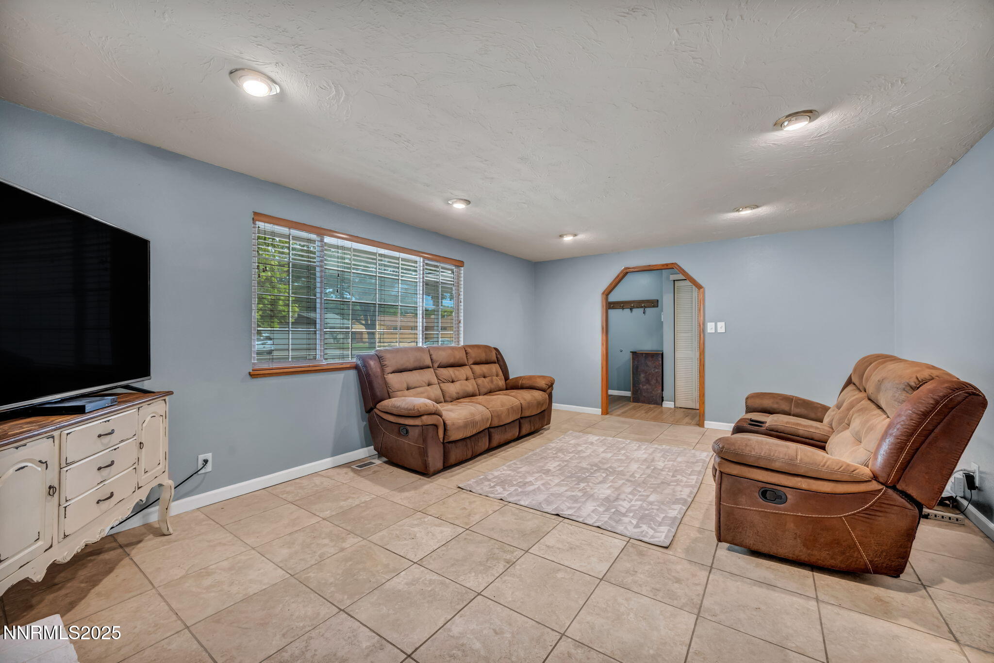 49-web-or-mls-2925-s-escondido-ct