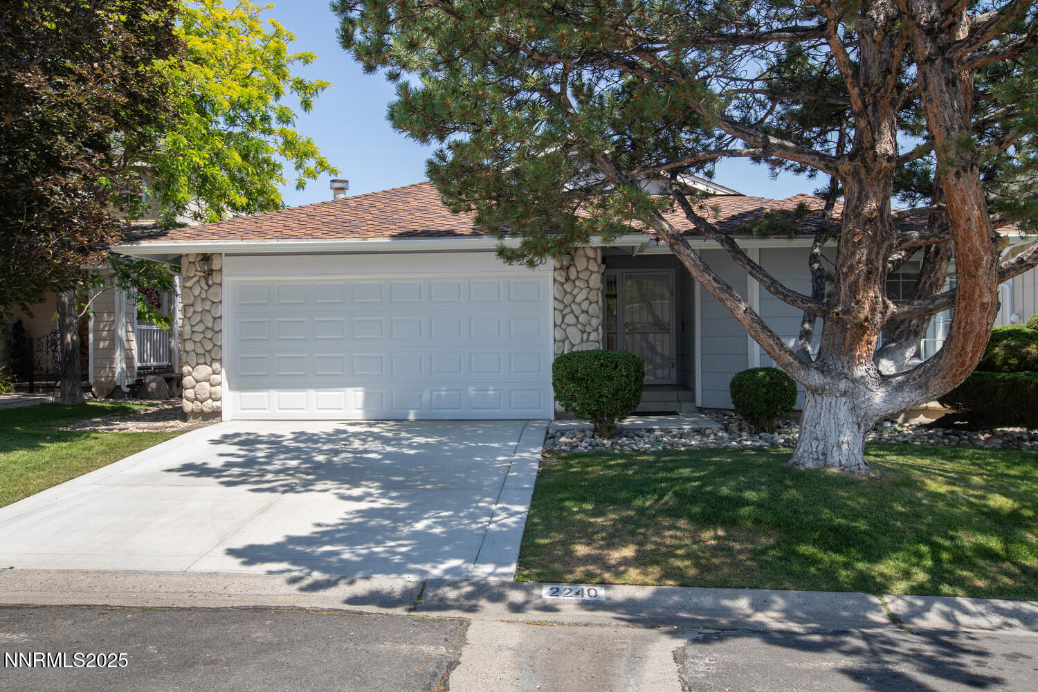 2240 Silver Ridge Dr Reno NV-large-001-0