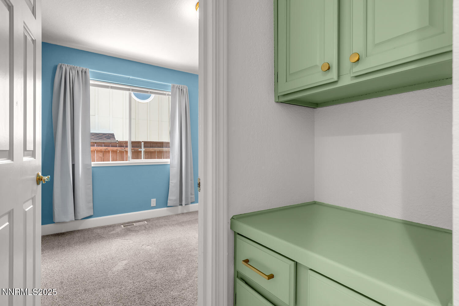 2240 Silver Ridge Dr Reno NV-large-028-0