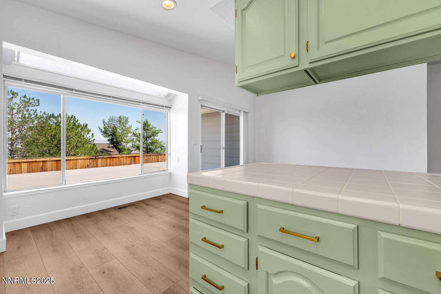 2240 Silver Ridge Dr Reno NV-large-011-0