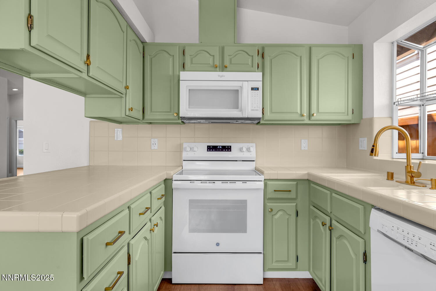 2240 Silver Ridge Dr Reno NV-large-010-0