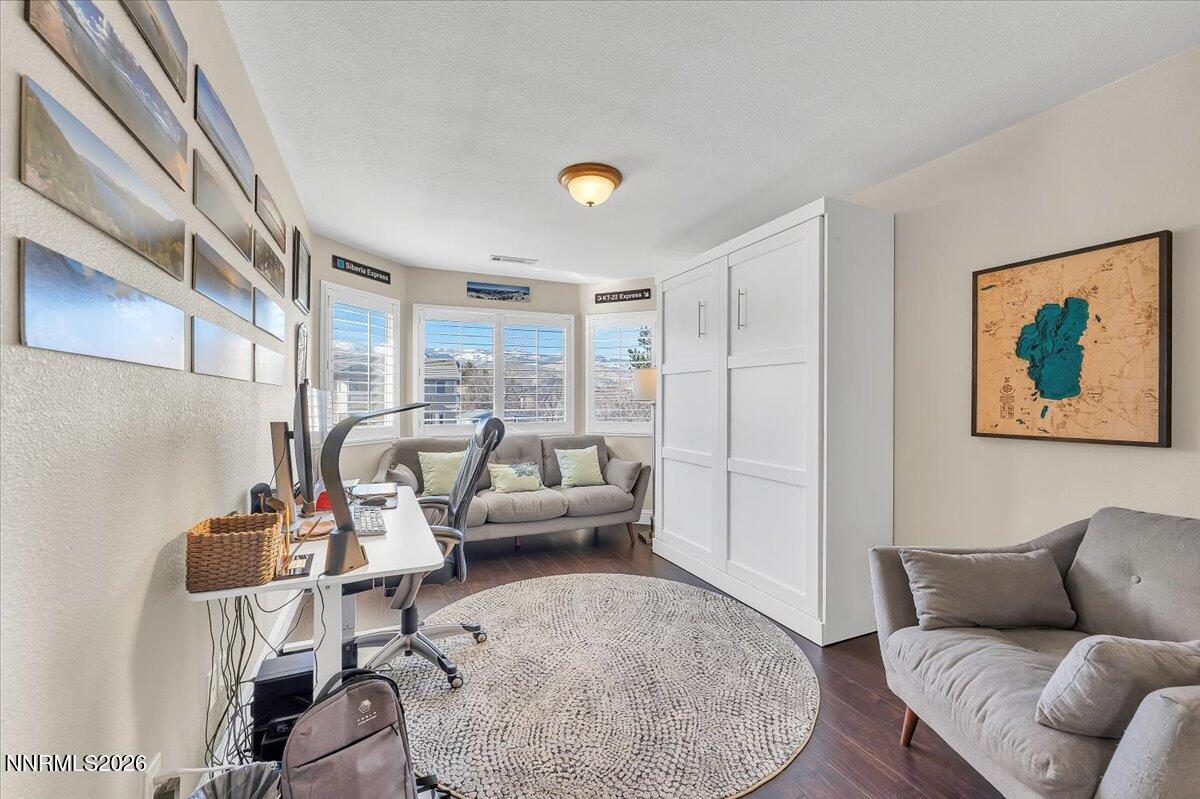 Office w/ Murphy Bed