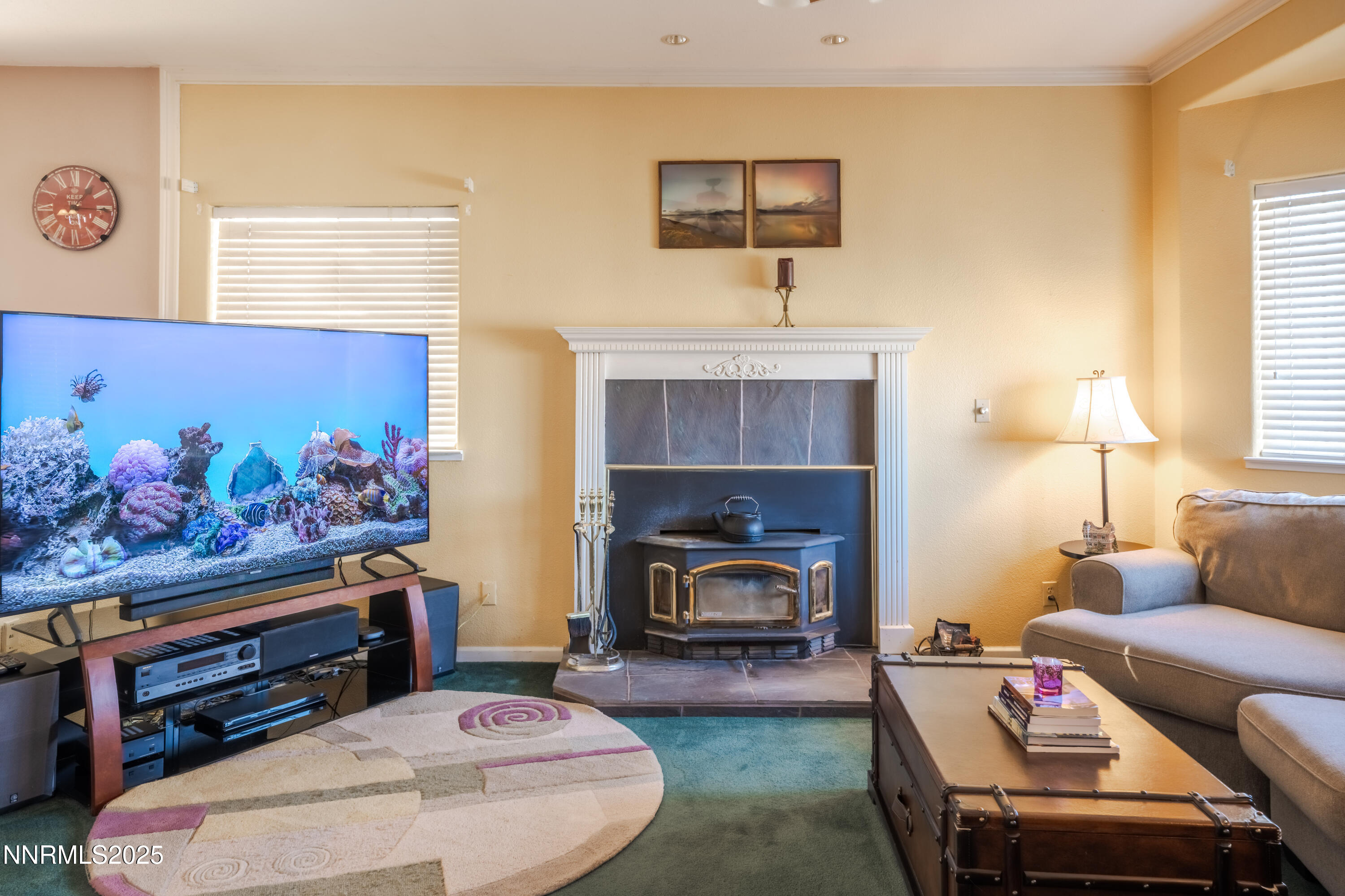 955 Carol way living room with tv