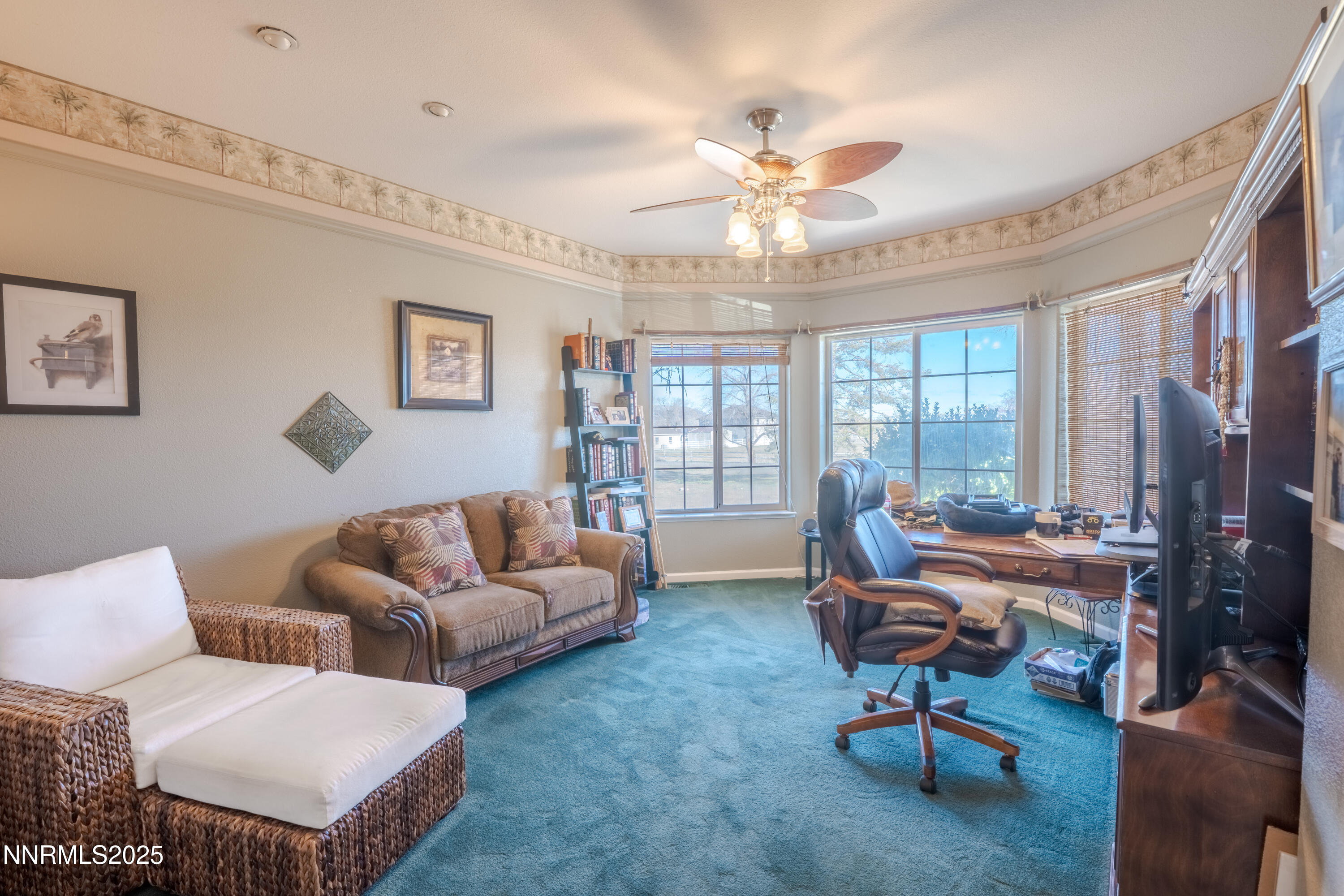 955 Carol way Living room pic