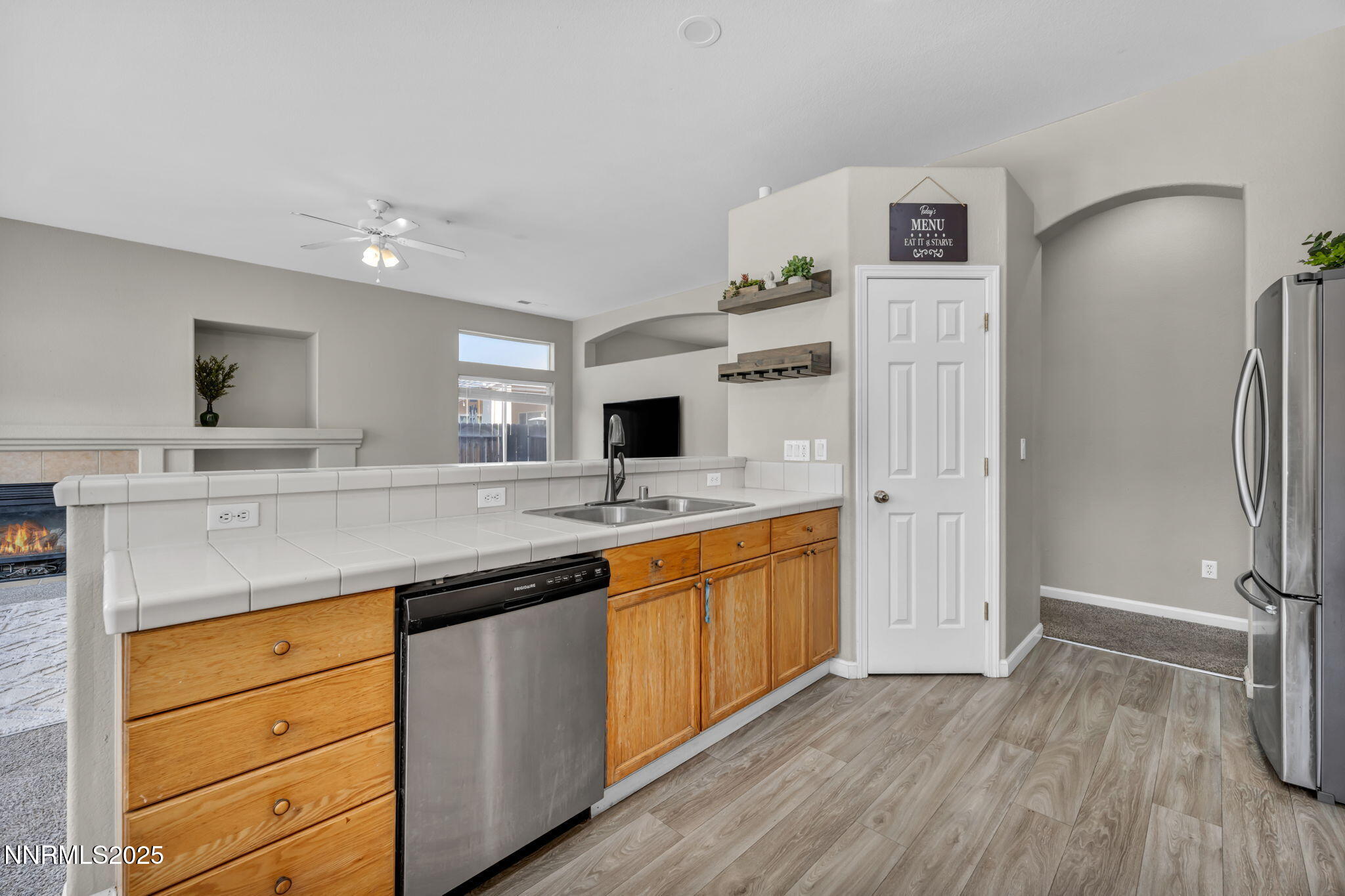 34-web-or-mls-908-jones-way (1)