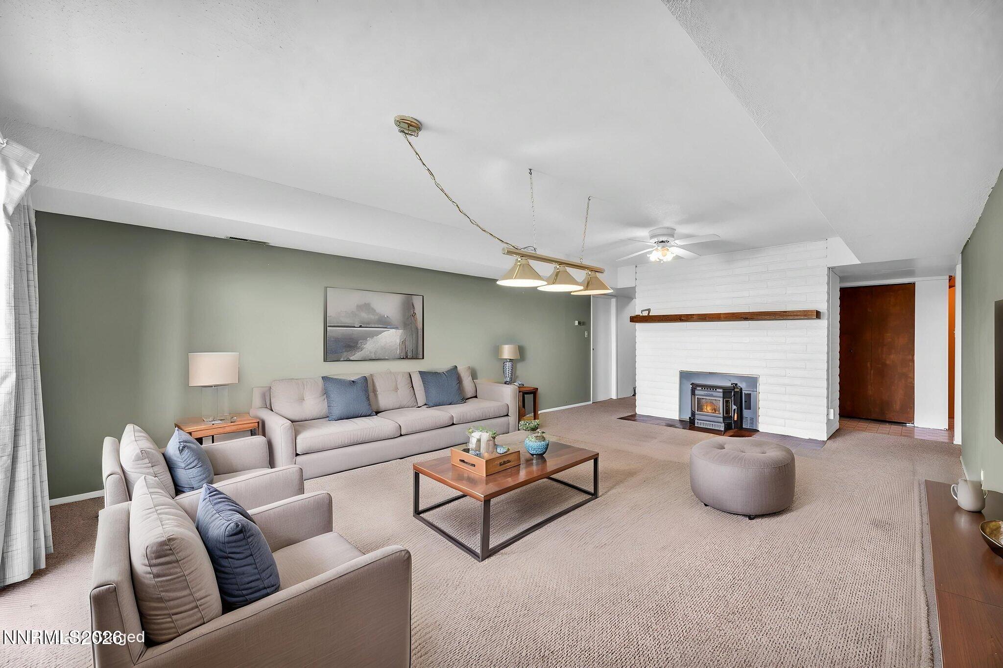 virtual stagebonus/flex room