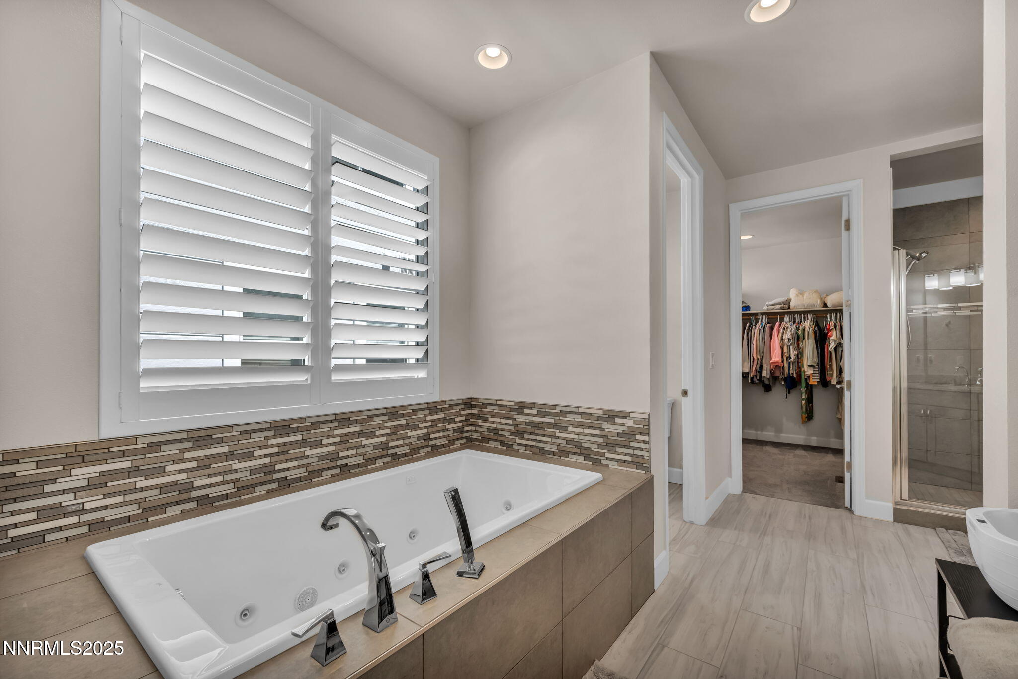 76-web-or-mls-6161-wycliffe-cir