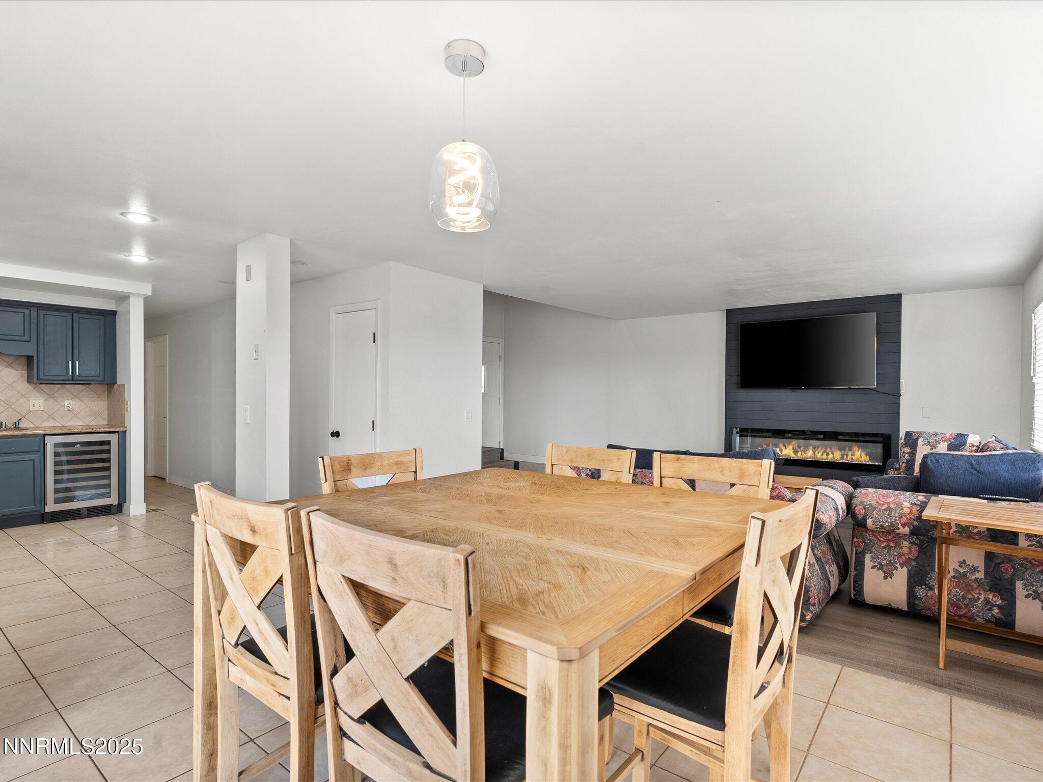 11-7085 Indigo Cir-110