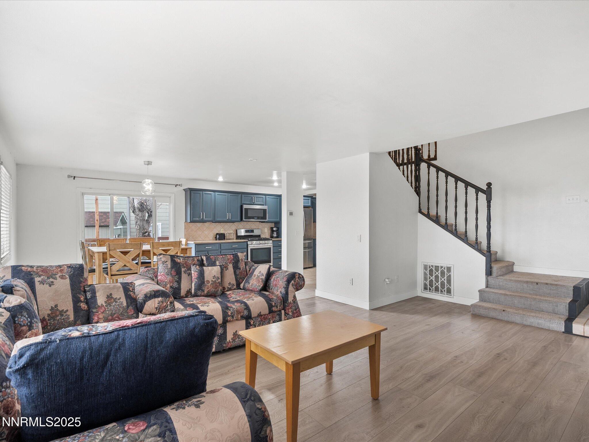 09-7085 Indigo Cir-108