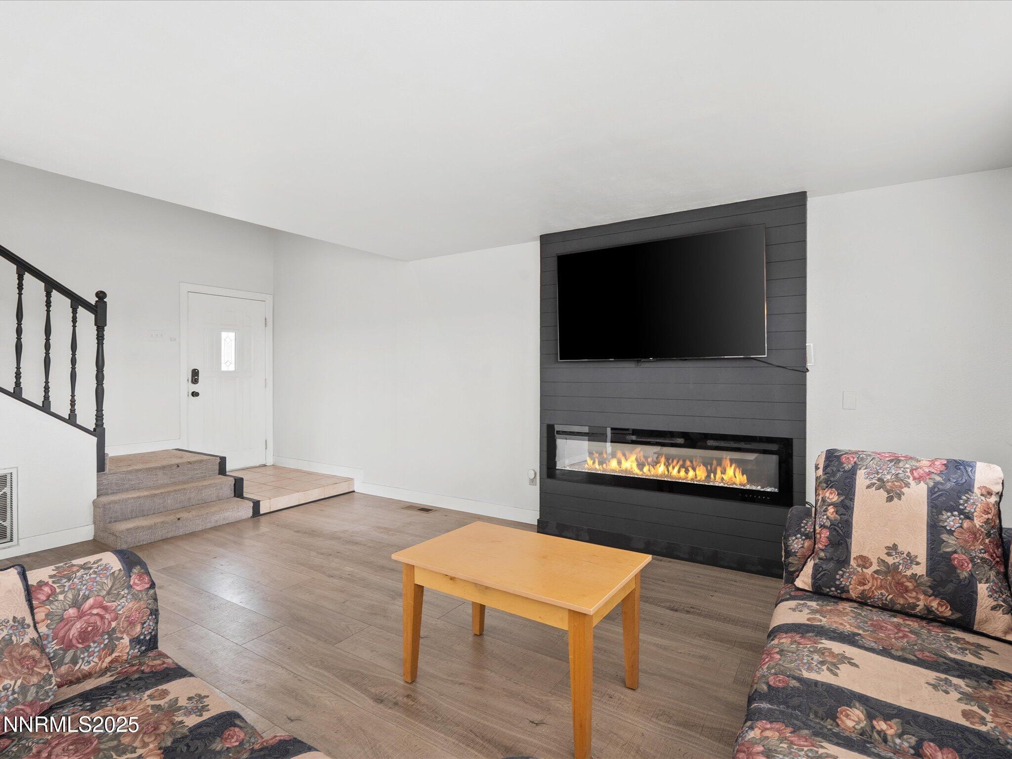 08-7085 Indigo Cir-107