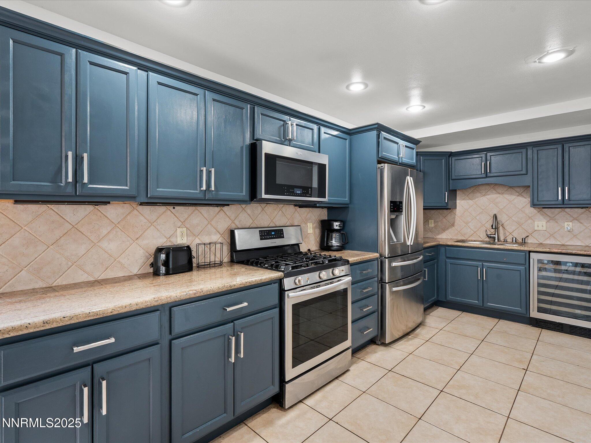 15-7085 Indigo Cir-114