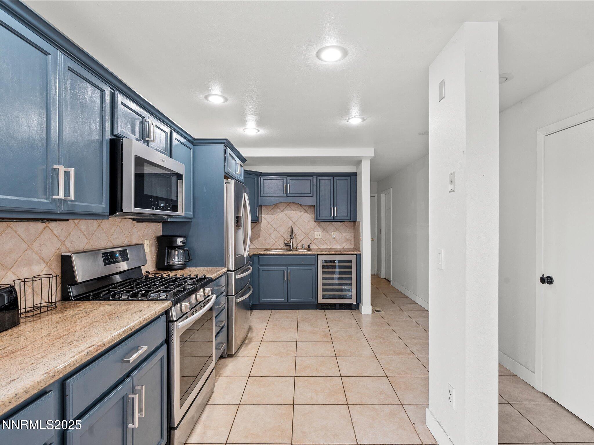 13-7085 Indigo Cir-112