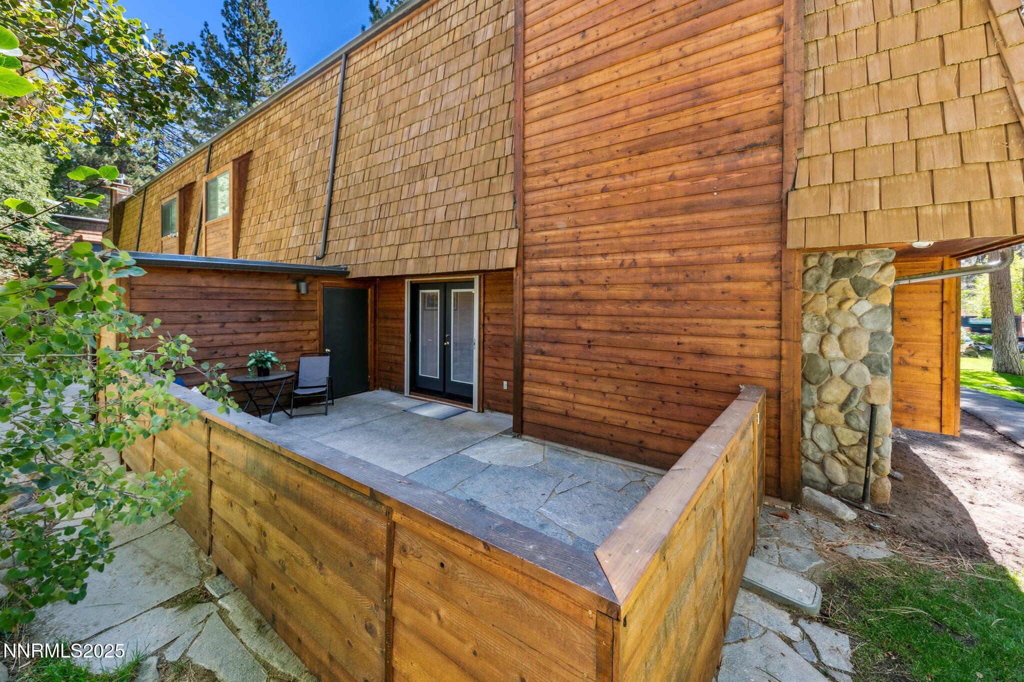 6-web-or-mls-120-country-club-dr-37