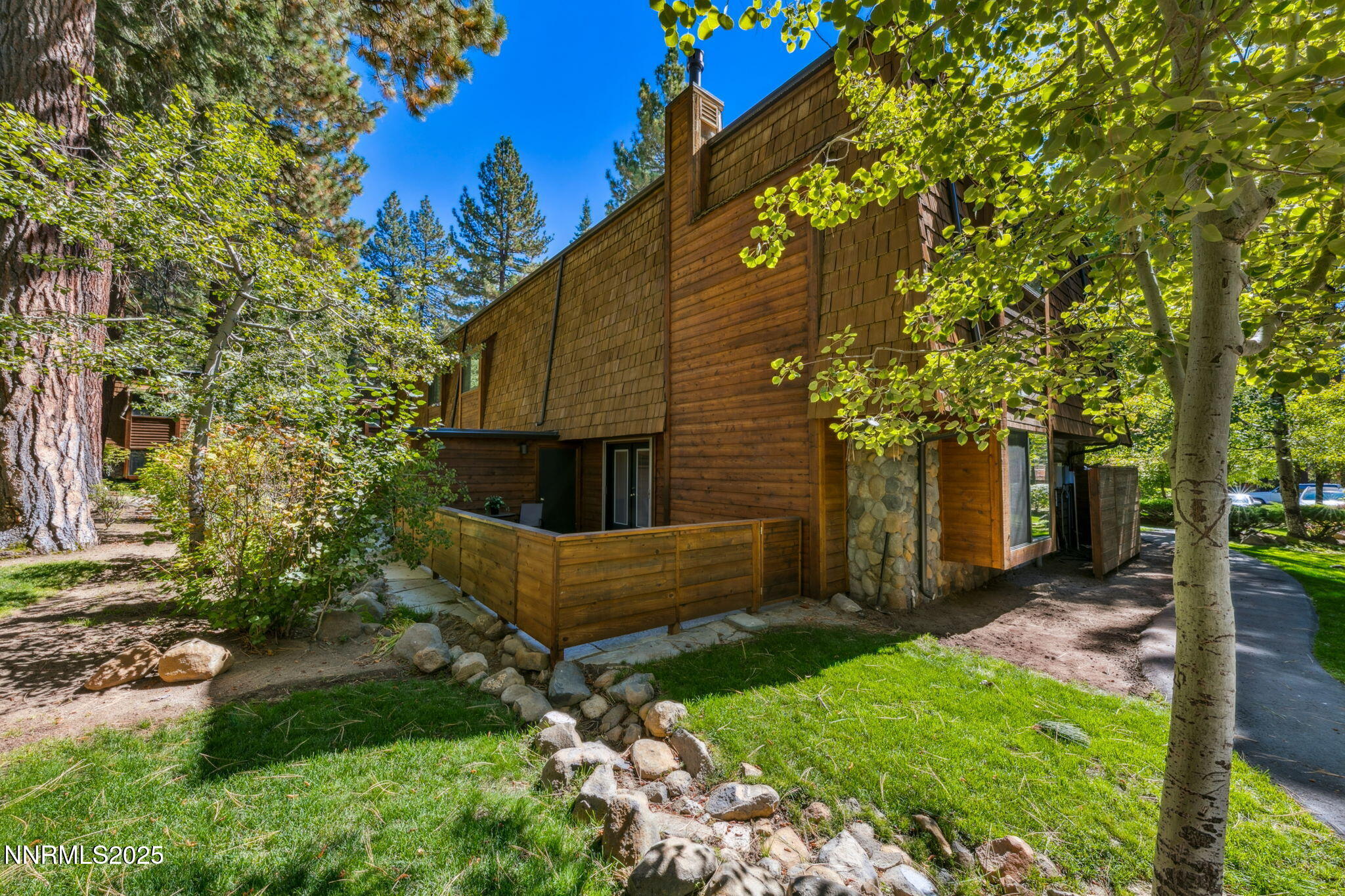 5-web-or-mls-120-country-club-dr-37