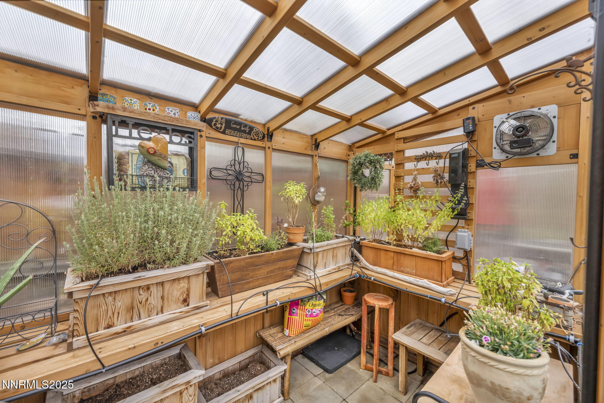 large-019a1788-5042-7329-a5e1-eba586ff61