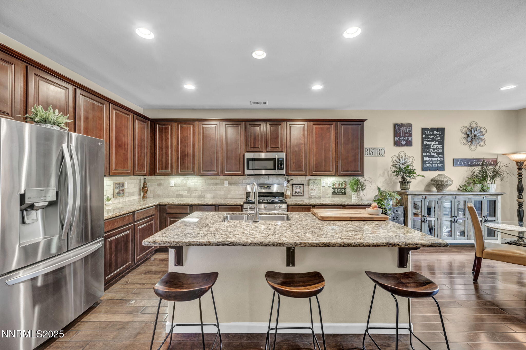 large-019a1788-5489-7273-b9d1-a944768b6a