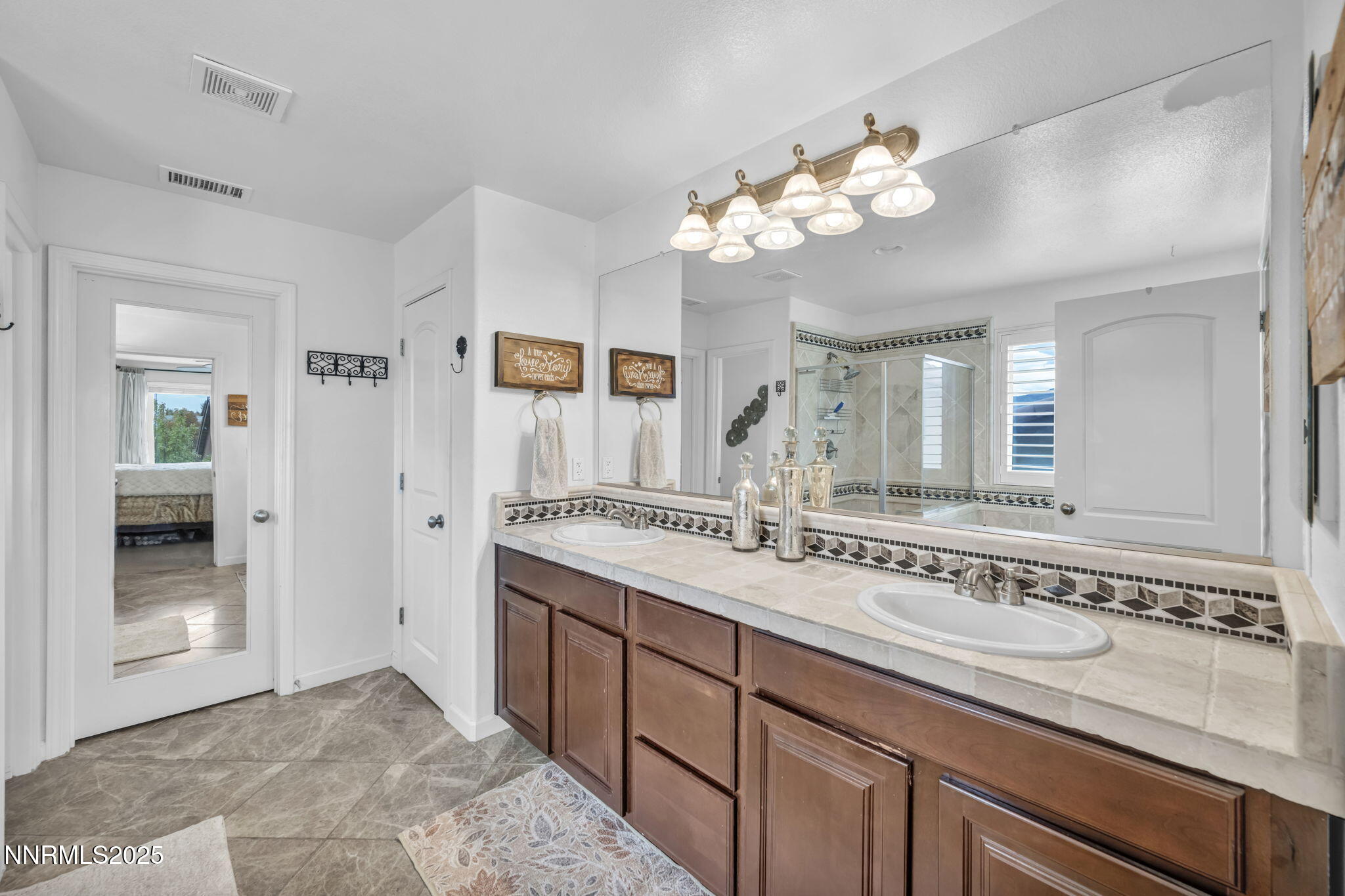 large-019a1788-5d72-707a-80f8-087c14a29d