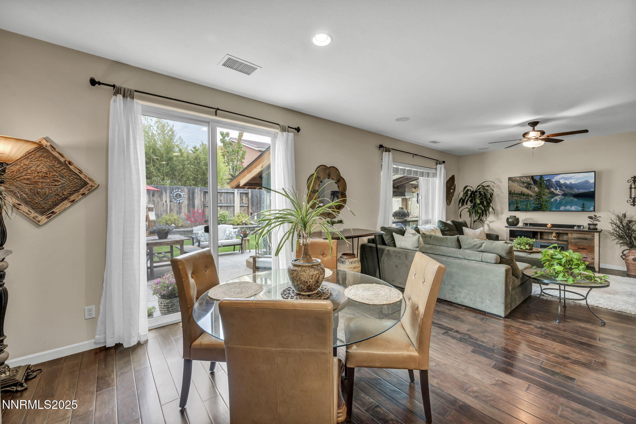 large-019a1788-568e-701f-bd83-e32017bcc6