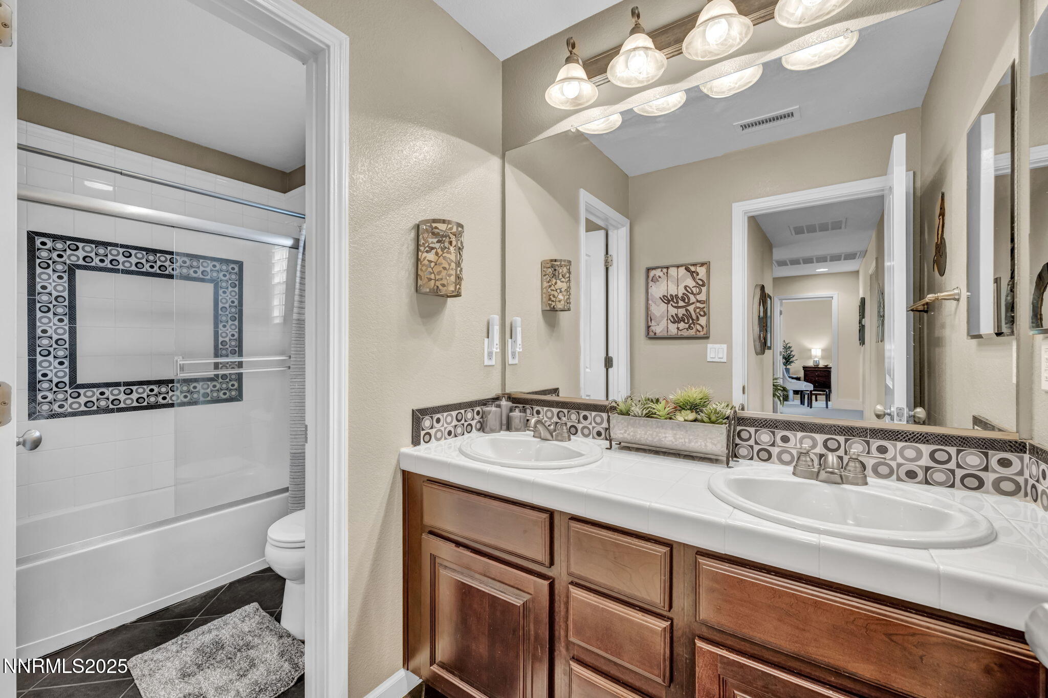 large-019a1788-5b27-7165-81fc-b736cf0c04