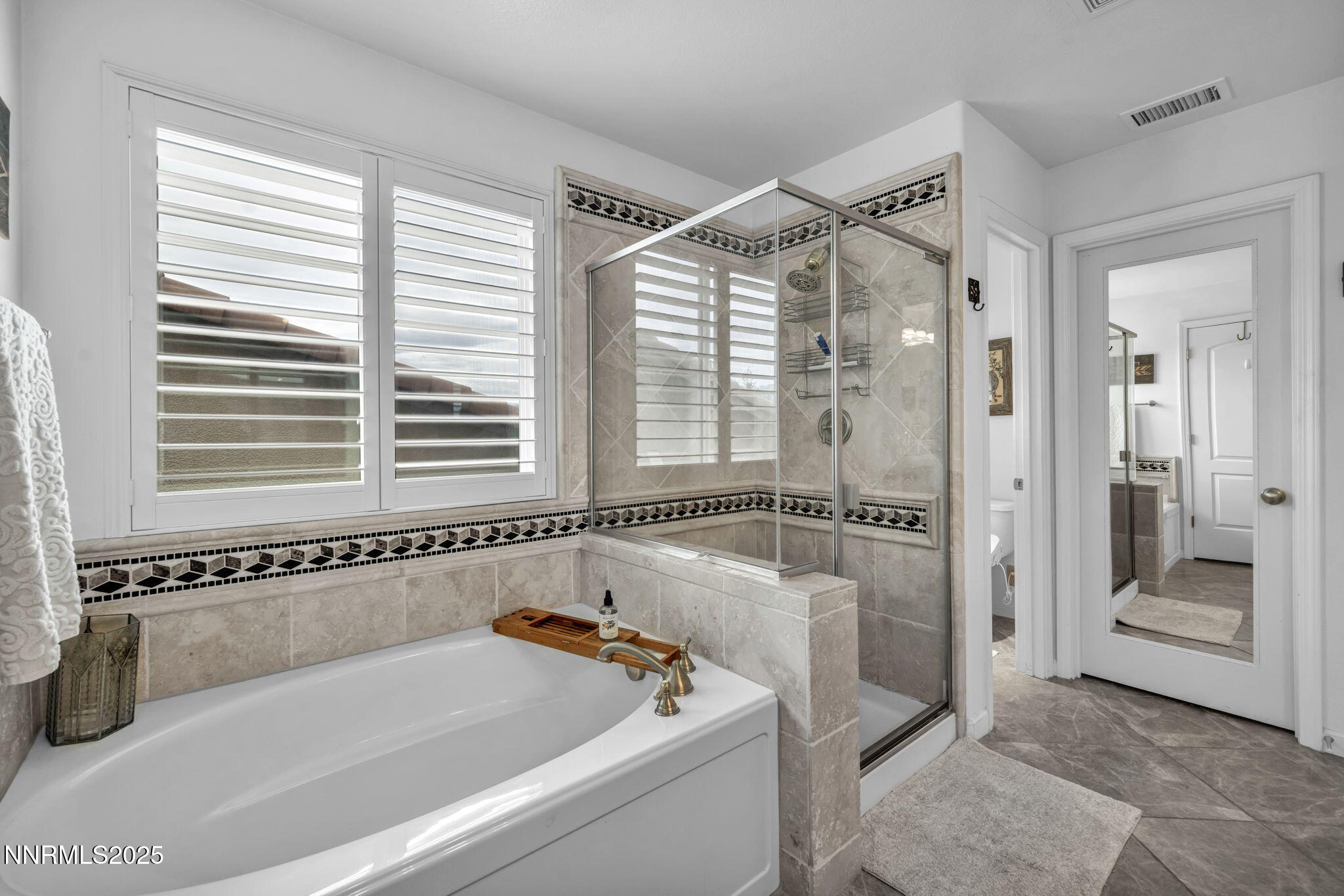 large-019a1788-5e0d-73fc-b54f-d2f128ab5d