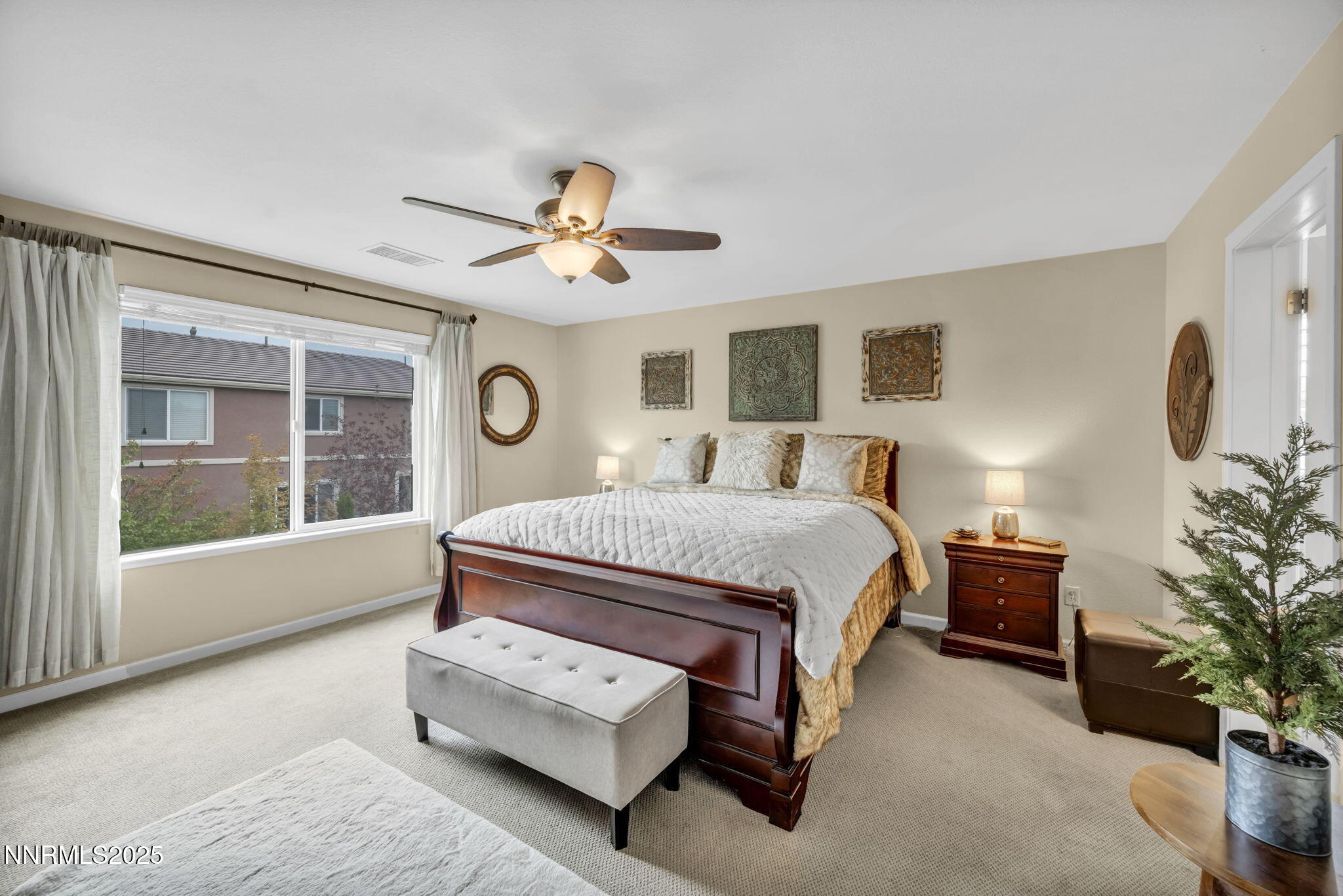 large-019a1788-5ca7-7276-95a3-99aa51dcc6