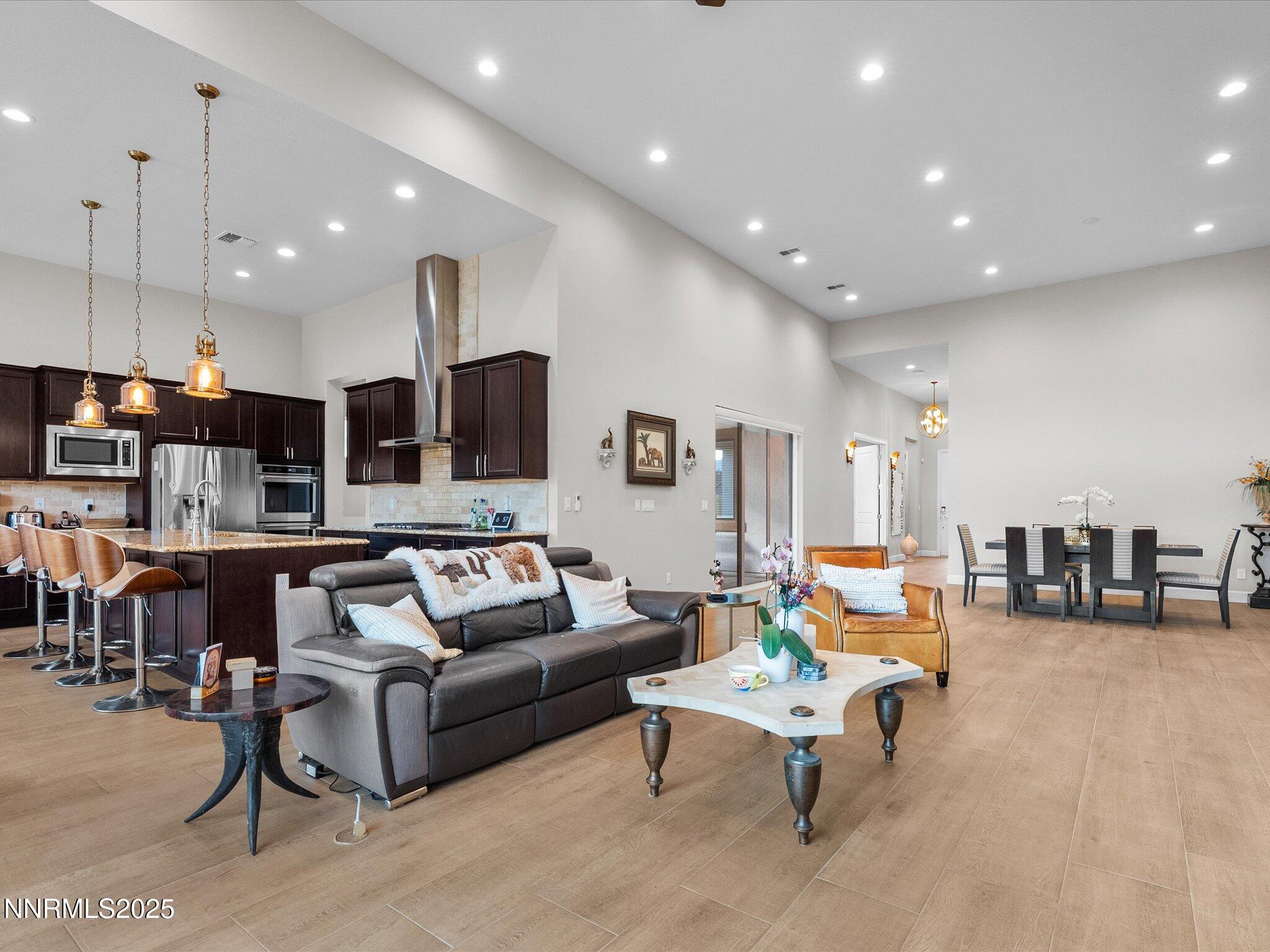 37-13545 Cobalt Sky St-136