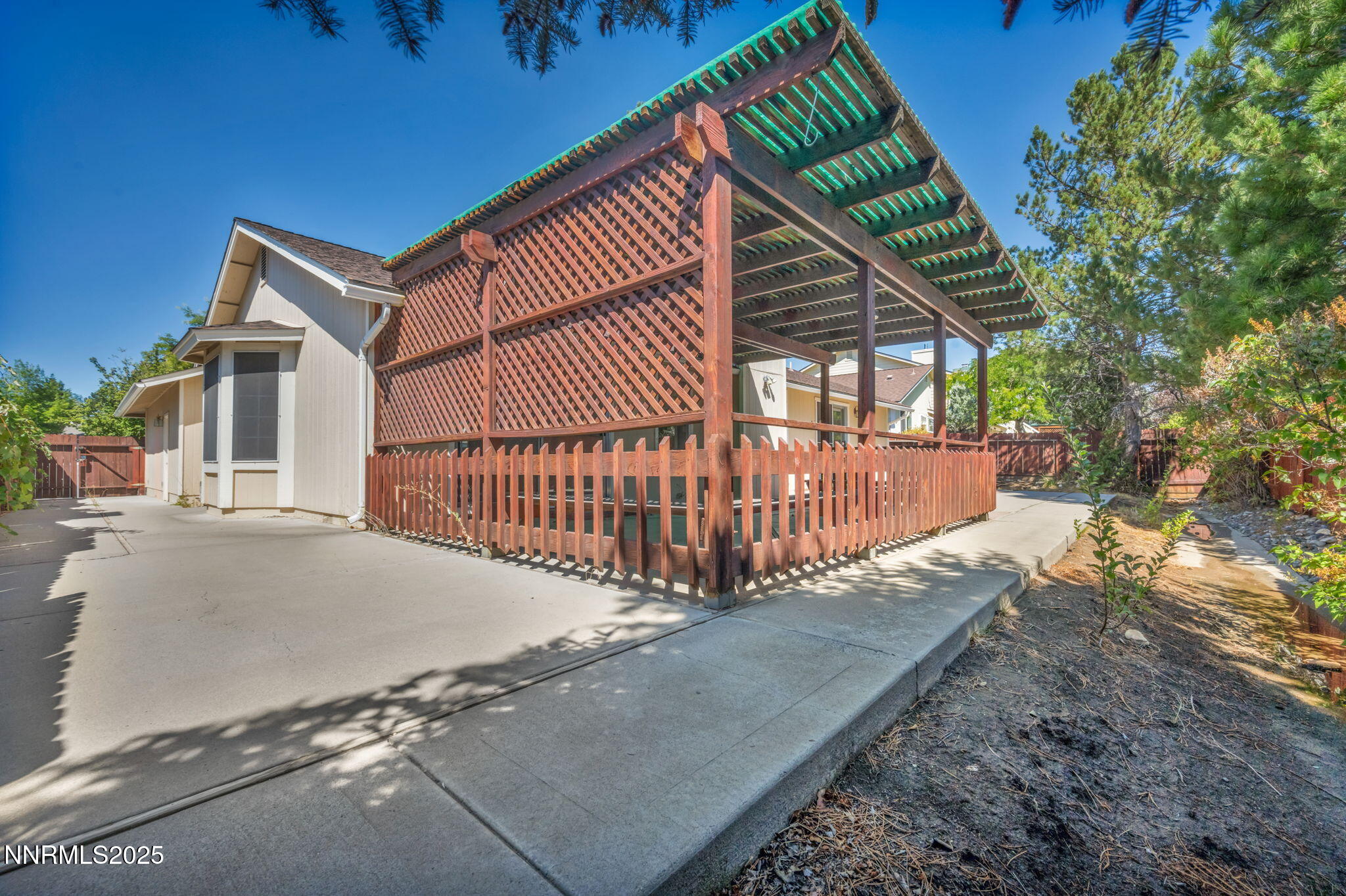 8-web-or-mls-1664-shadow-wood-rd