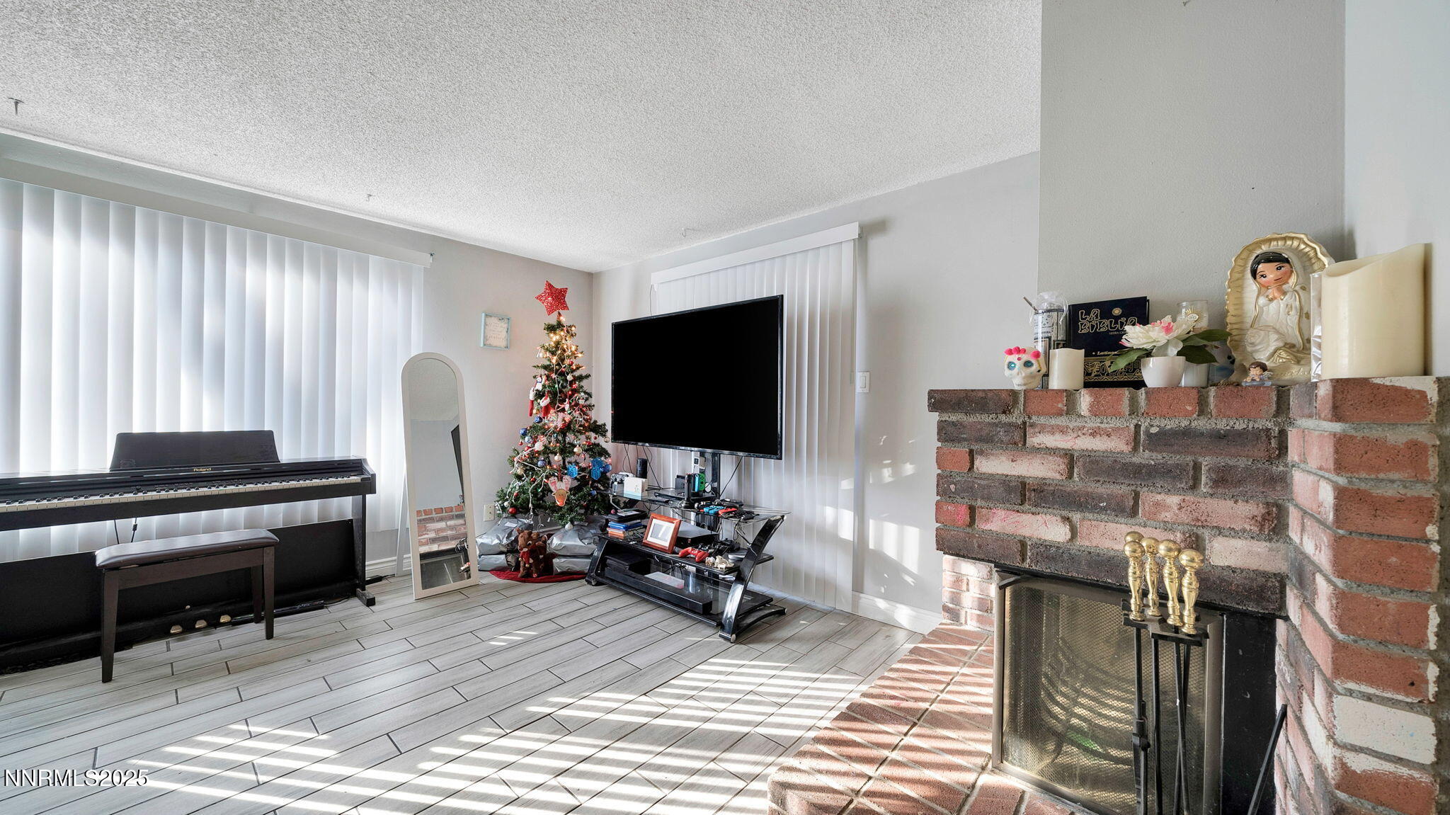 12-DSC01982_3_4_6-Edit