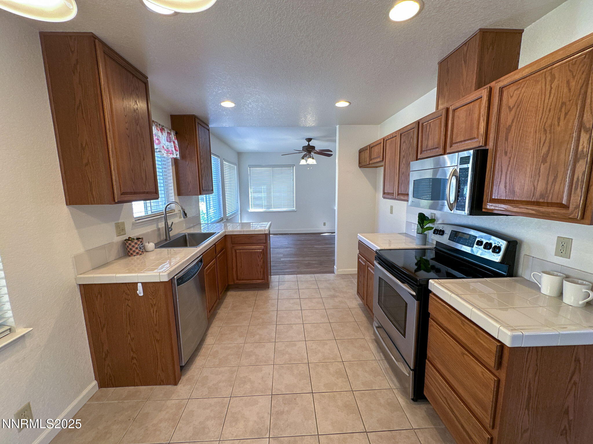 21-web-or-mls-Kitchen 2