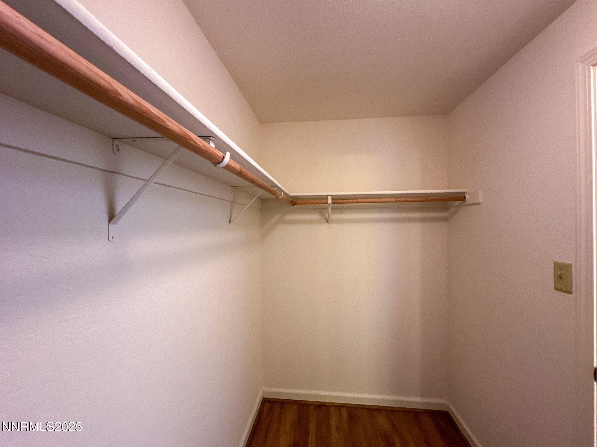 25-web-or-mls-Primary Closet