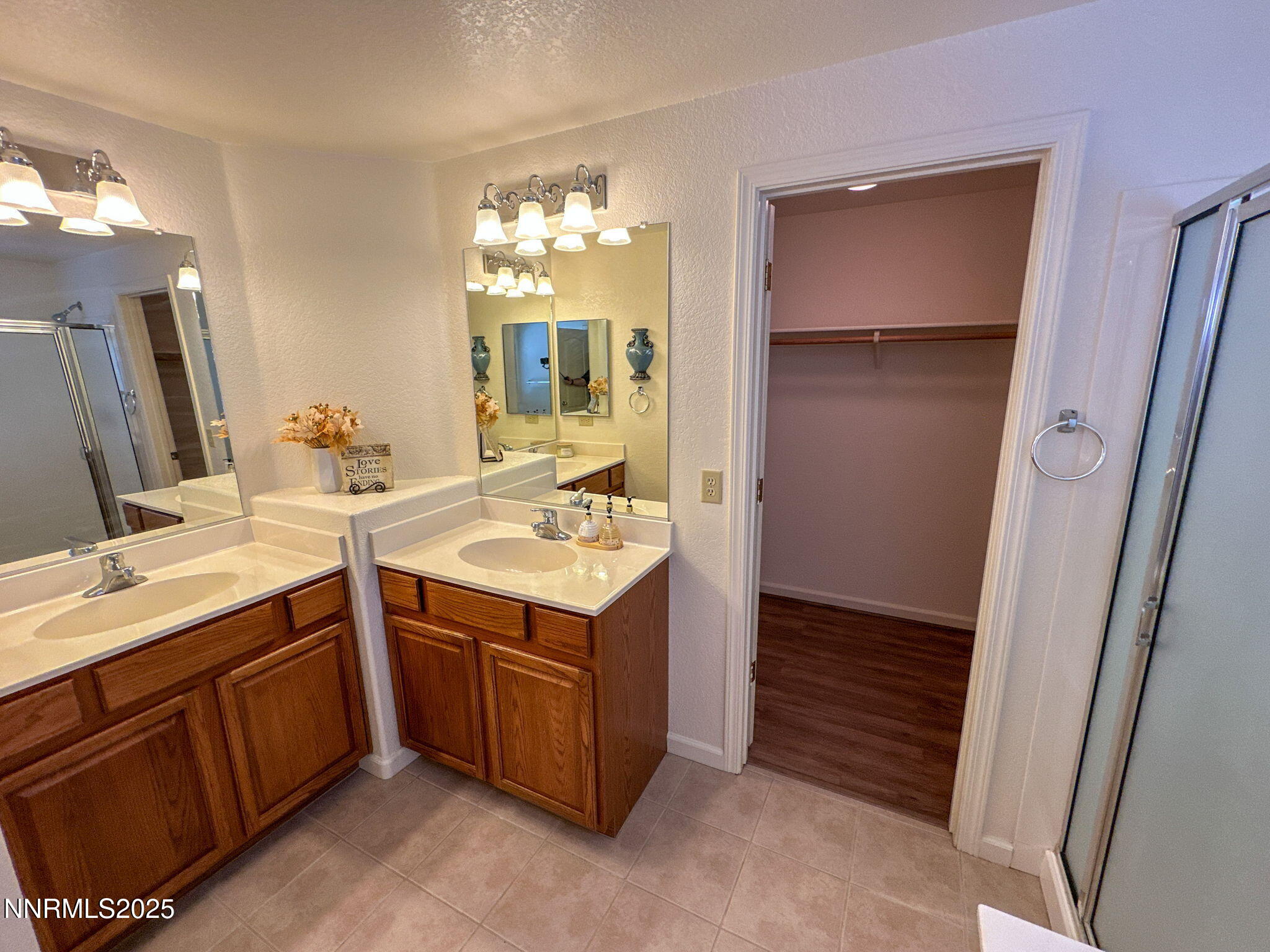 22-web-or-mls-Primary Bath 1