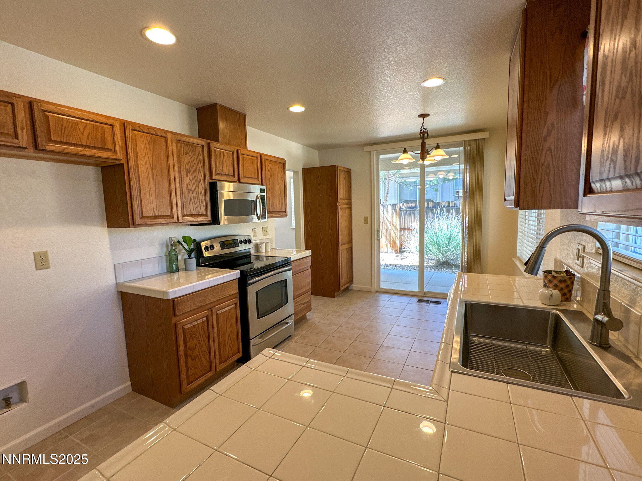 20-web-or-mls-Kitchen 1