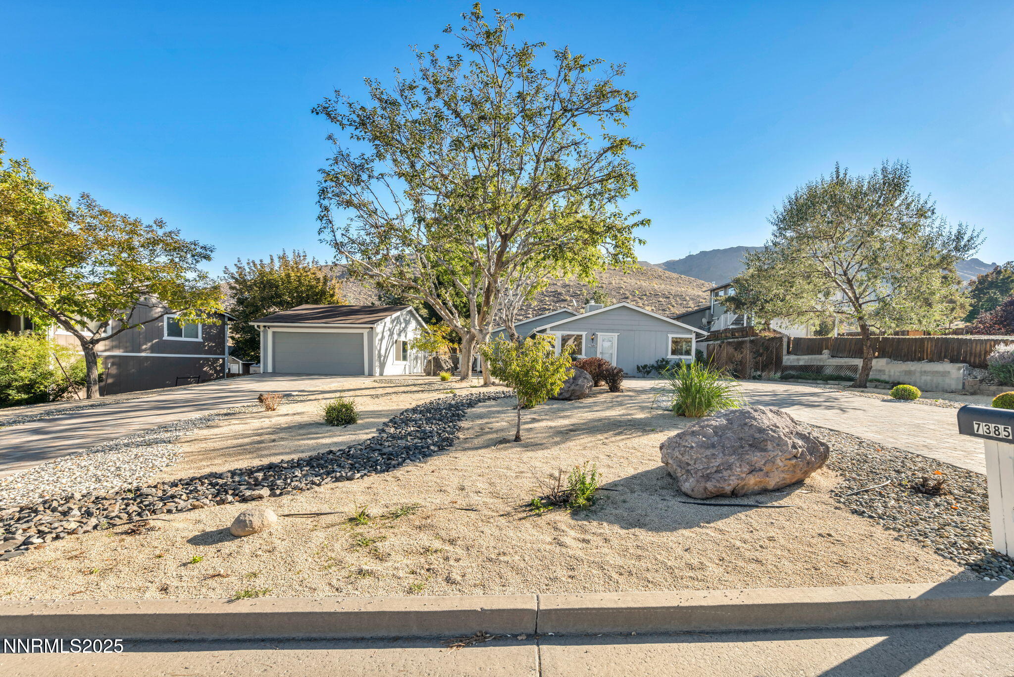 2-web-or-mls-7385-pembroke-dr