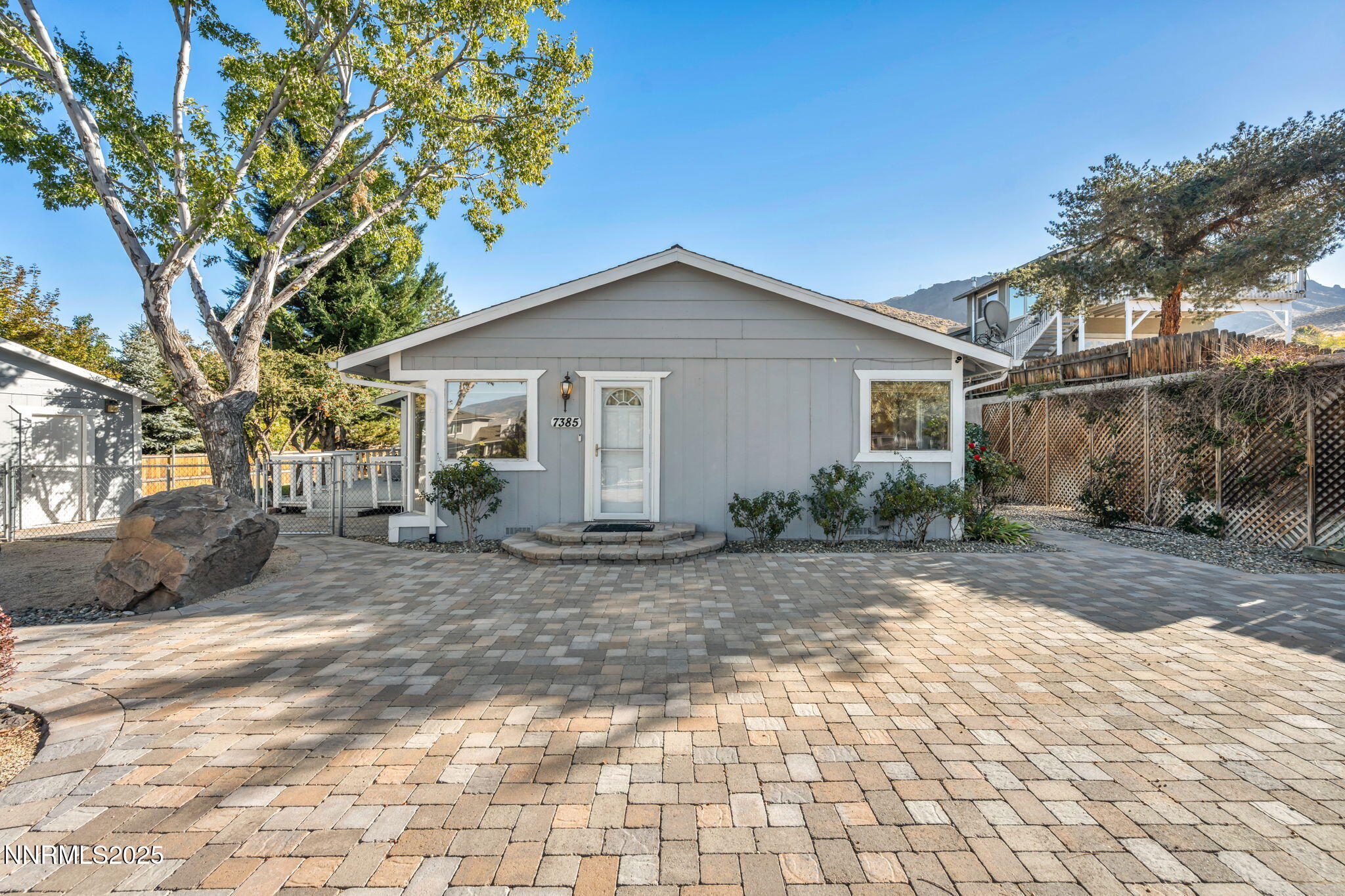 1-web-or-mls-7385-pembroke-dr