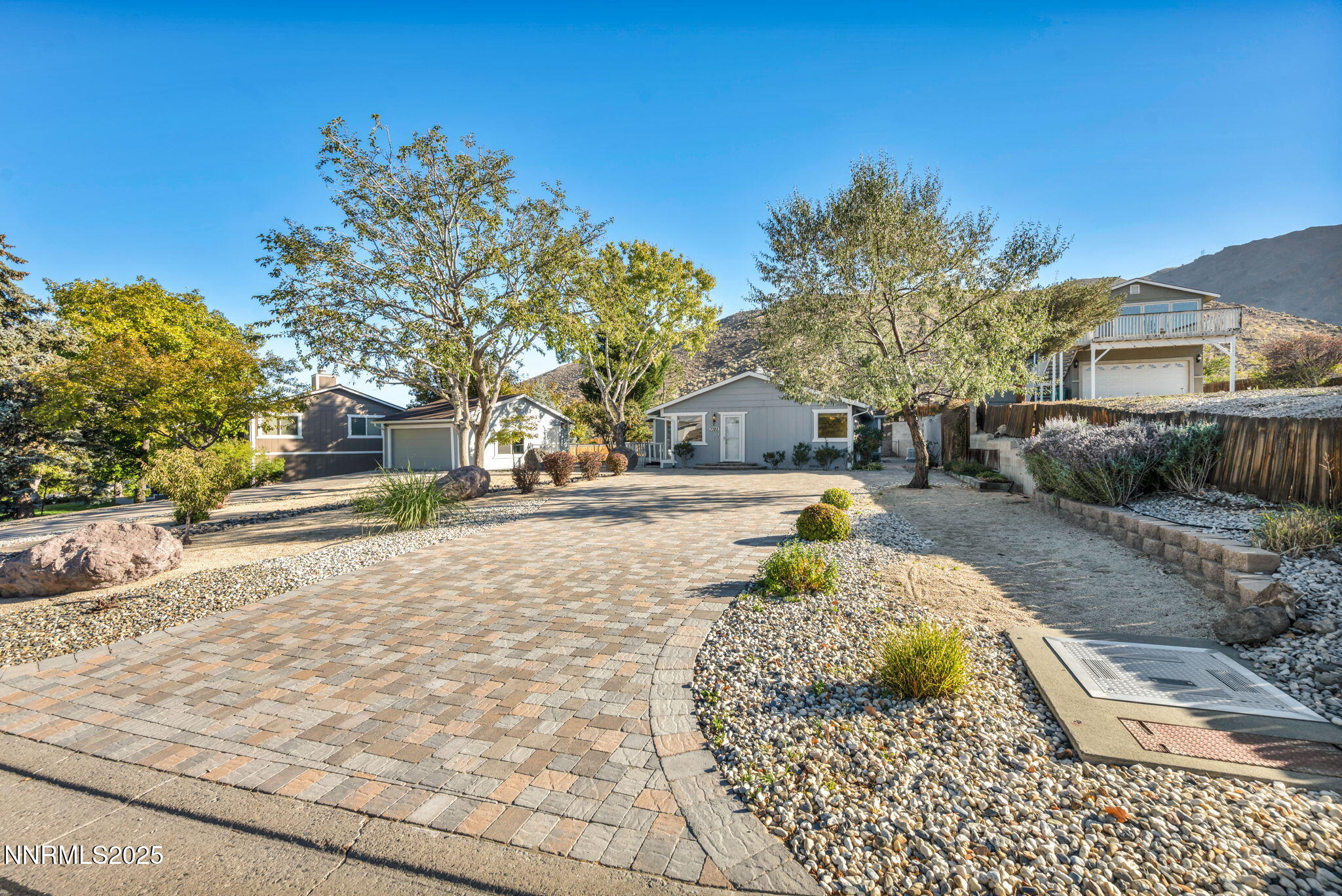 11-web-or-mls-7385-pembroke-dr