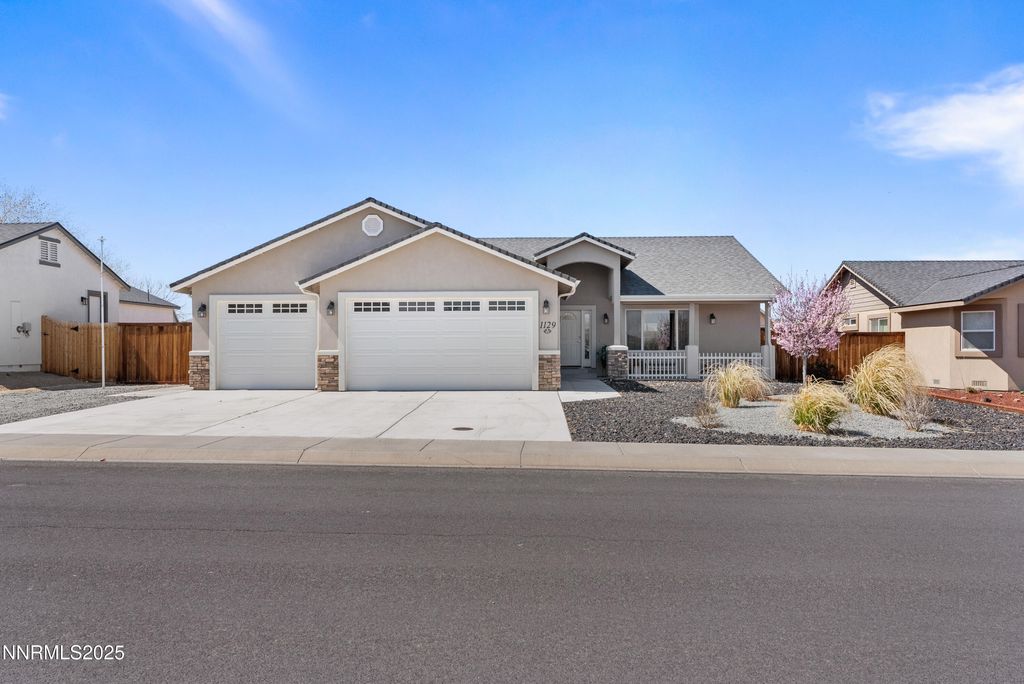 Photo of 1129 Dixie Lane, Fernley, NV 89408 (MLS # 260005138)