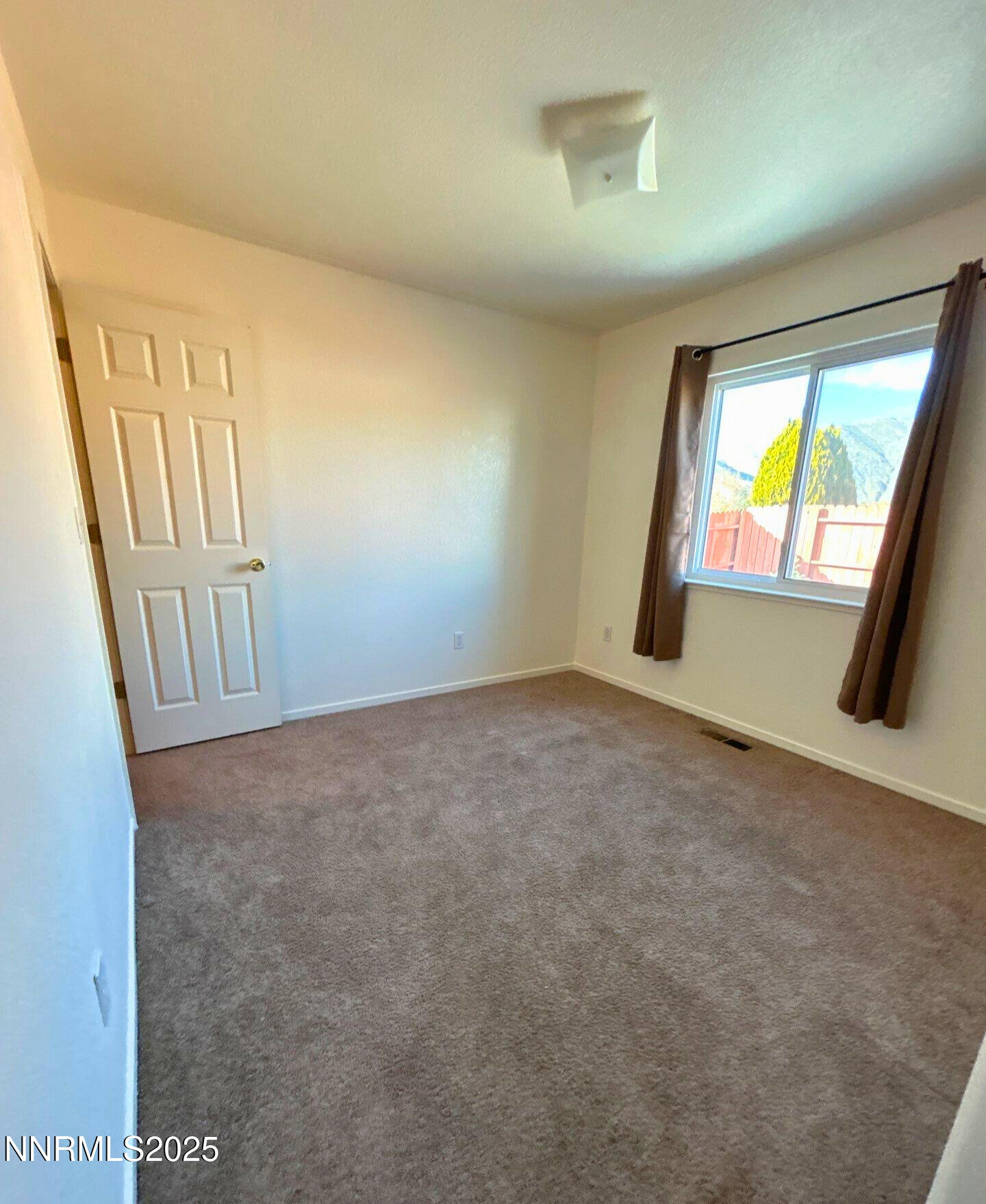 e0aaabf6-6602-4cc5-bc1f-ef29c76d604c