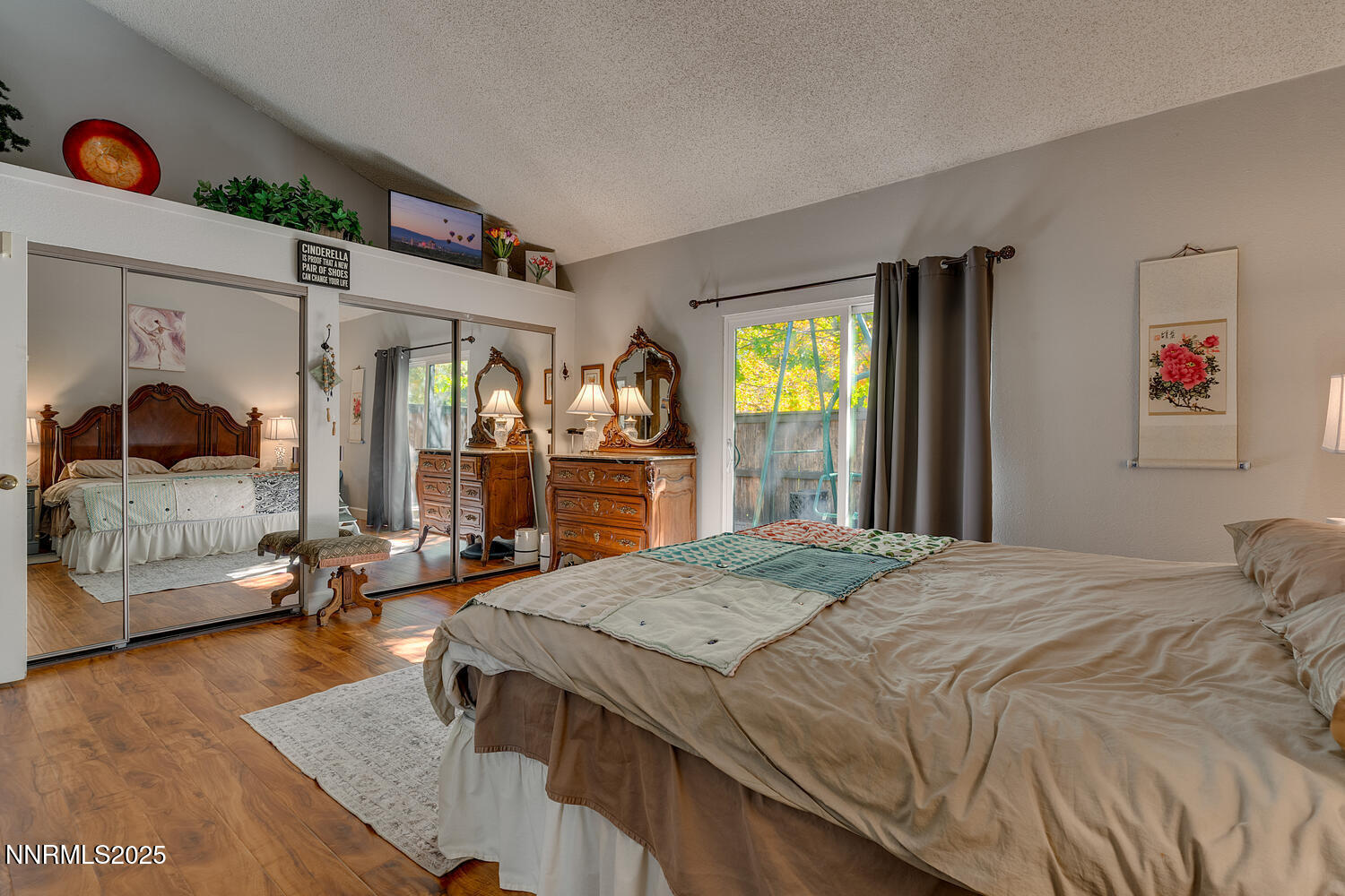 390 W Riverview Cir Reno NV-large-021-01