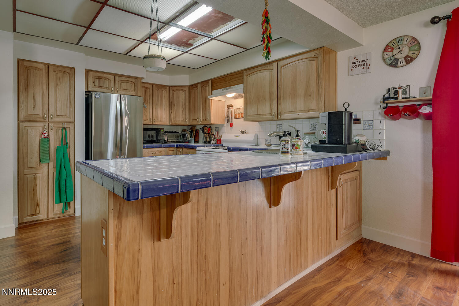 390 W Riverview Cir Reno NV-large-013-00