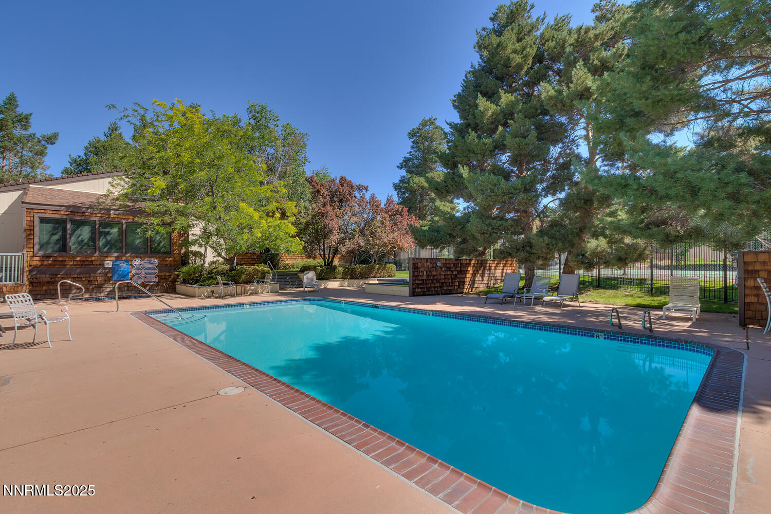 390 W Riverview Cir Reno NV-large-027-02