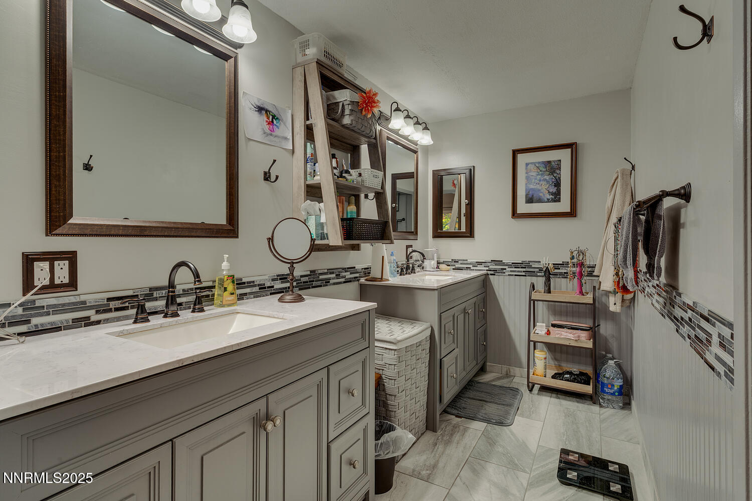 390 W Riverview Cir Reno NV-large-022-02