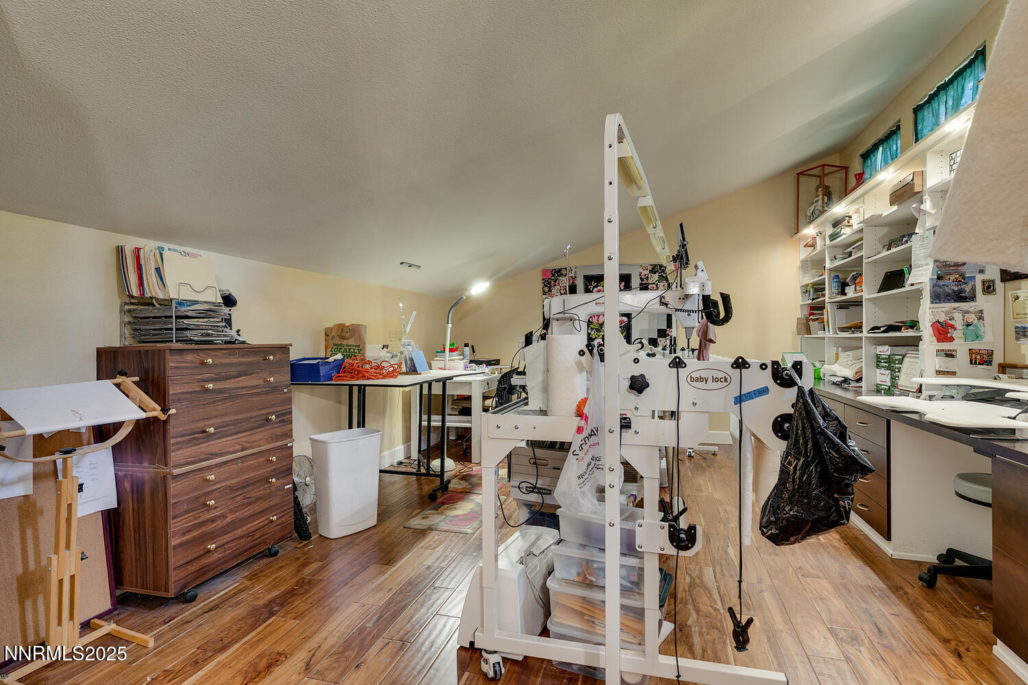 390 W Riverview Cir Reno NV-large-019-00