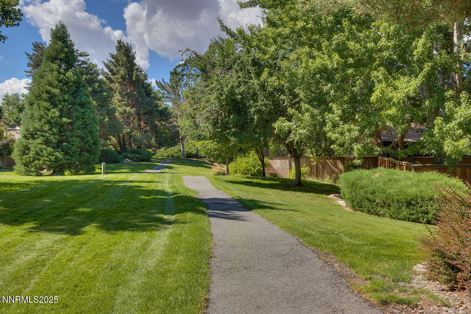 390 W Riverview Cir Reno NV-large-028-02