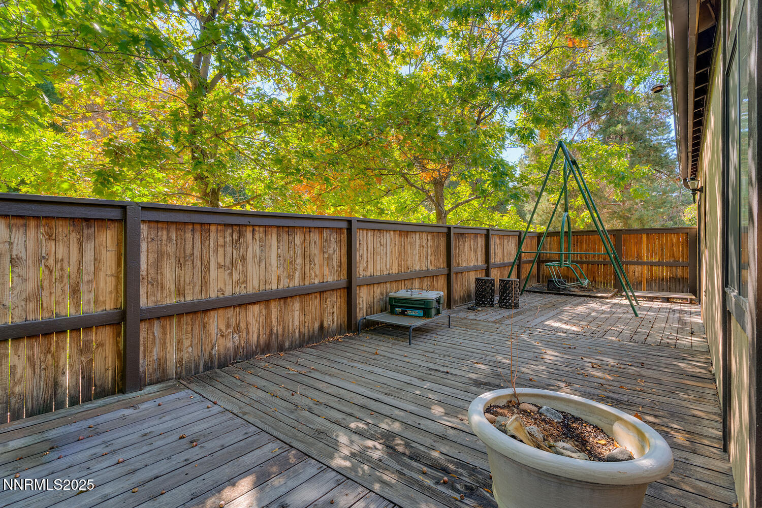 390 W Riverview Cir Reno NV-large-011-01